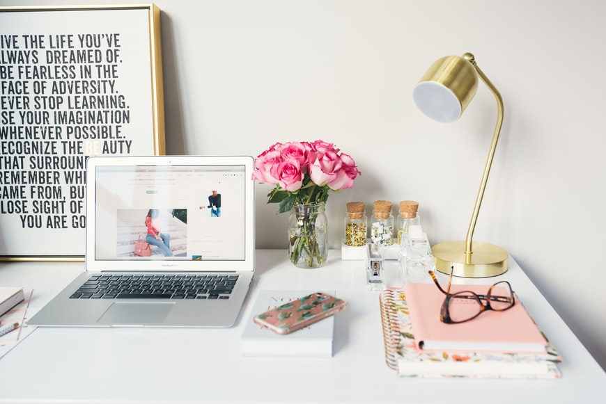 6 Ideas to Perk up Your Desk & Create a Productive Environment