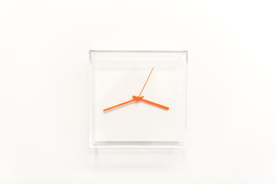 Wooden Wall Clock- Interesting Ways to Decorate Your Home