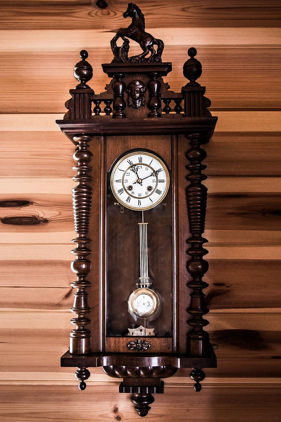 Liven Up Your Room with Wooden Wall Clock Designs