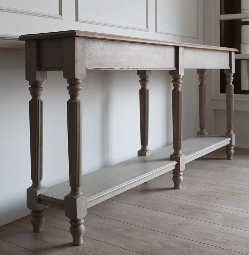 Classic Wooden Console Table with Fluted Columns and Lower Shelf Console Table