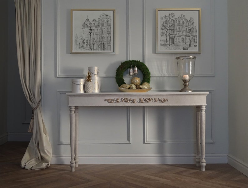 Elegant White Console Table with Hand-Carved Floral Details and Fluted Columns Console Table