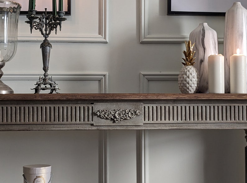 Two-Tier Console Table with Fluted Frieze, Central Medallion and Lower Shelf Console Table