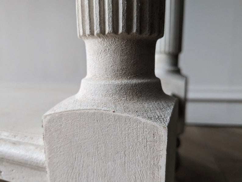 Elegant French Provincial Console Table - Antique White with Gold Accents Console Table