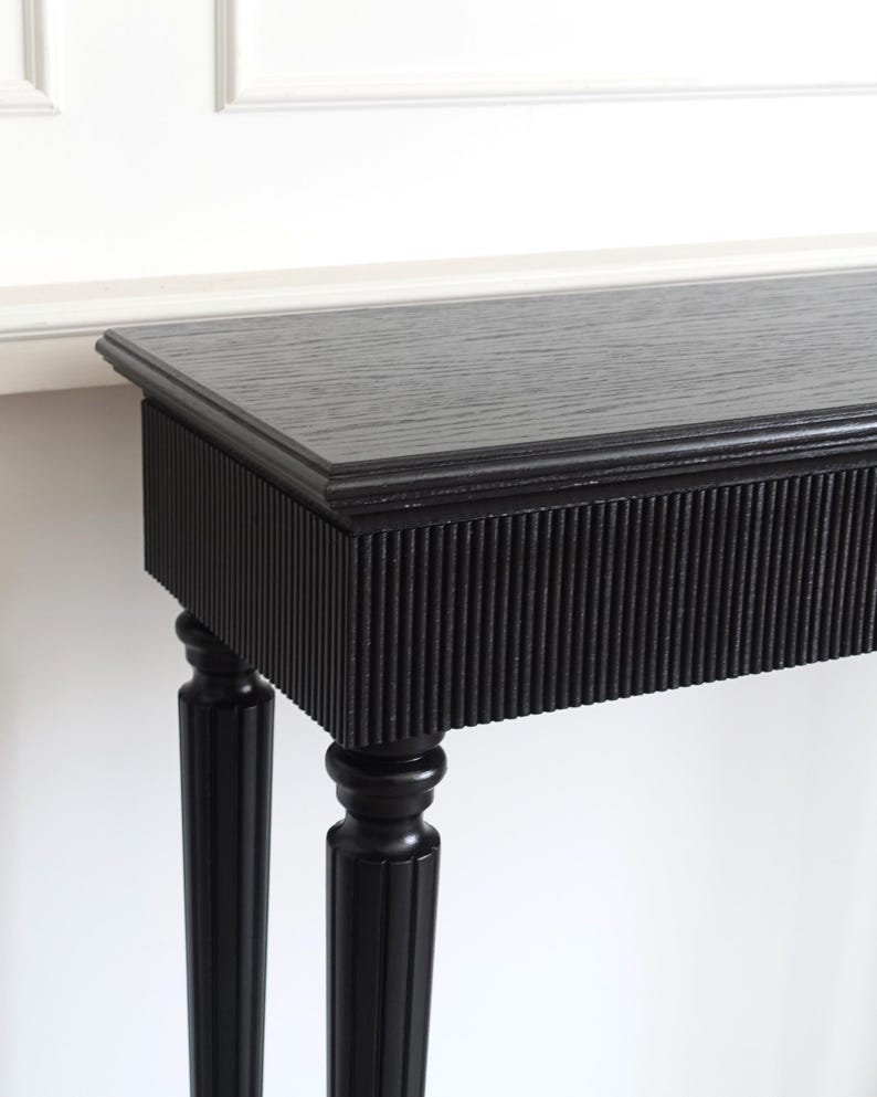 Sophisticated Black Console Table - Fluted Design with Classical Elegance Console Table