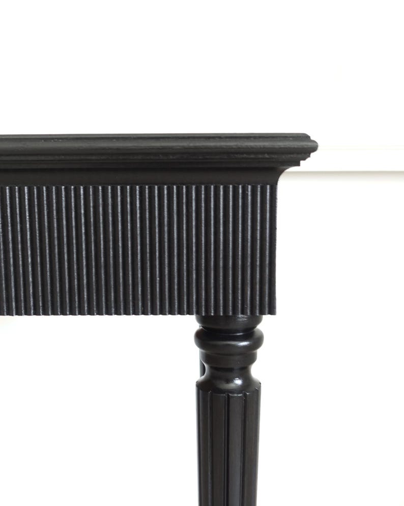 Sophisticated Black Console Table - Fluted Design with Classical Elegance Console Table