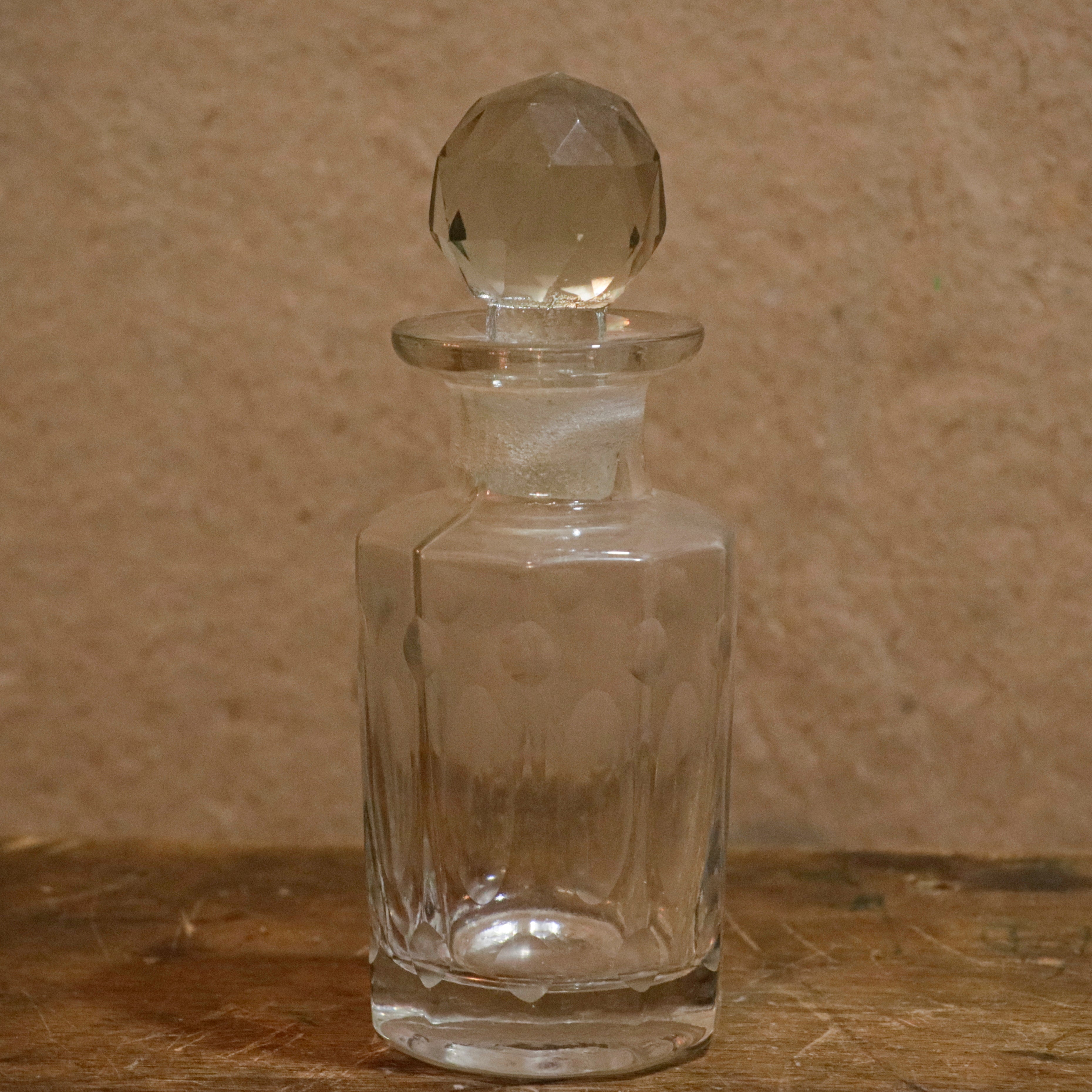 Classic Ribbed and Knob Topped Transparent Mirror Storage Jar Decanter Bottle