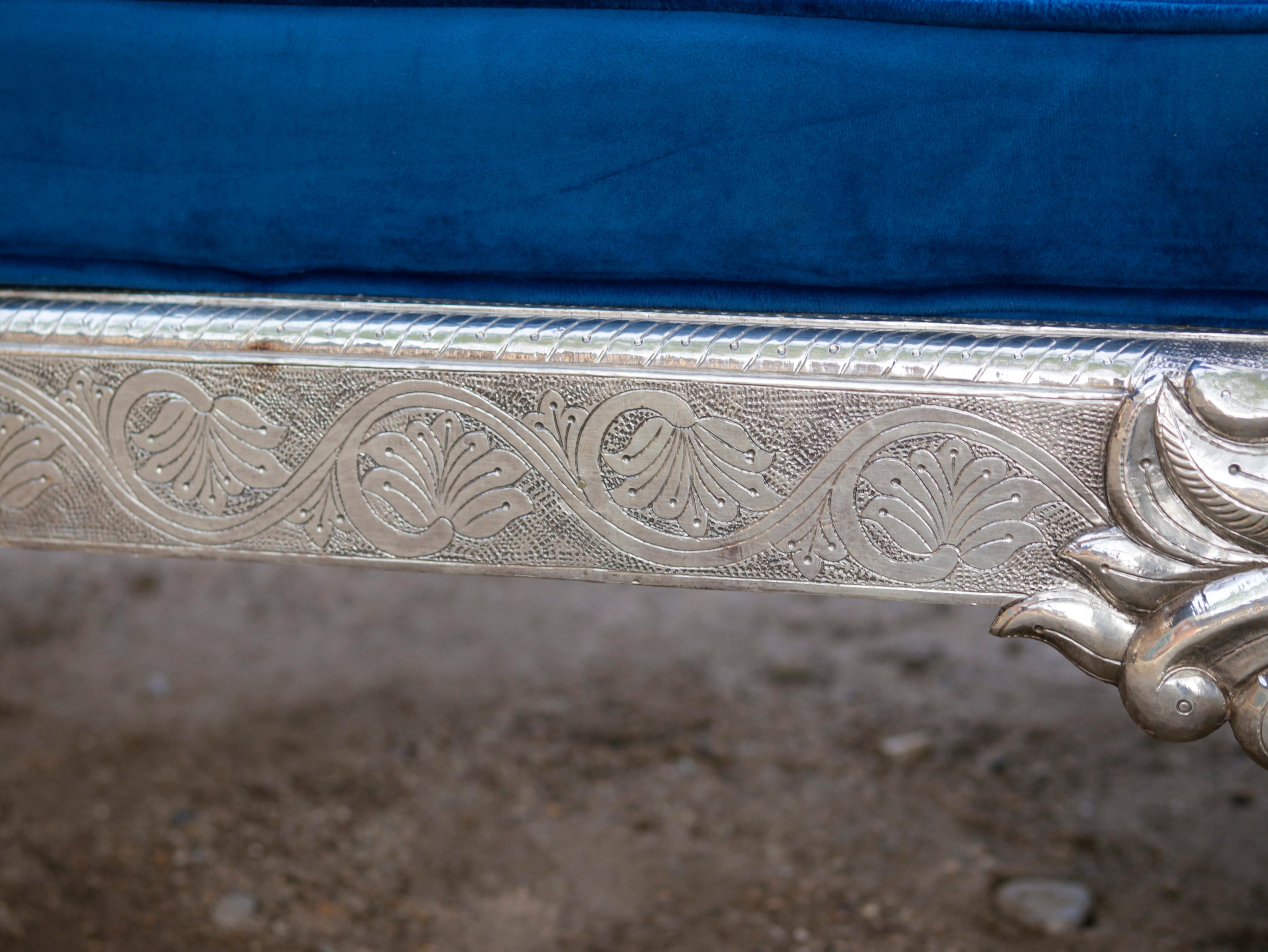 White Metal Fitted Regal royal daybed sofa Silver Finishing Sofa