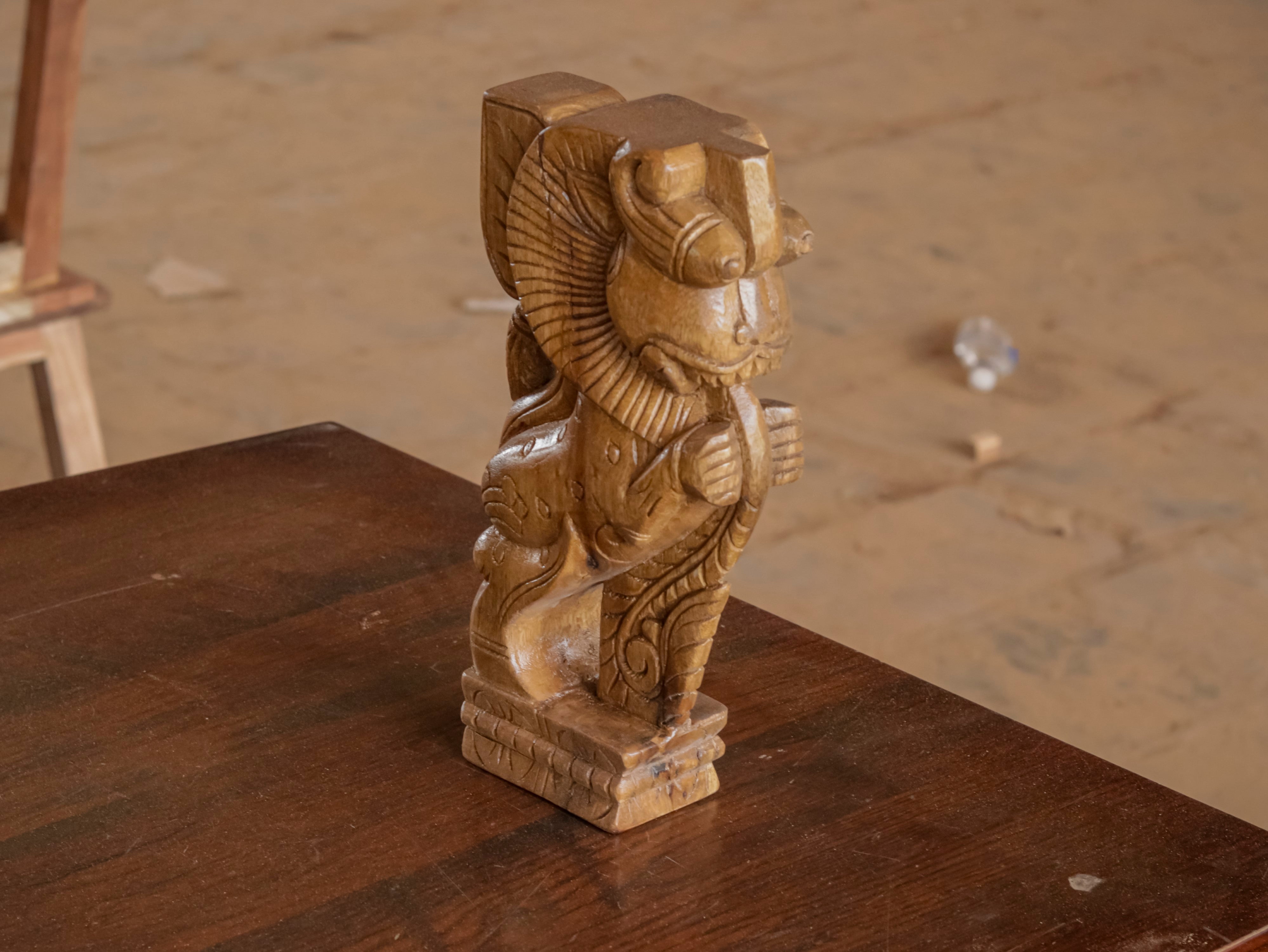 Solid wood Detailed Carved Yali Door Bracket Door Bracket