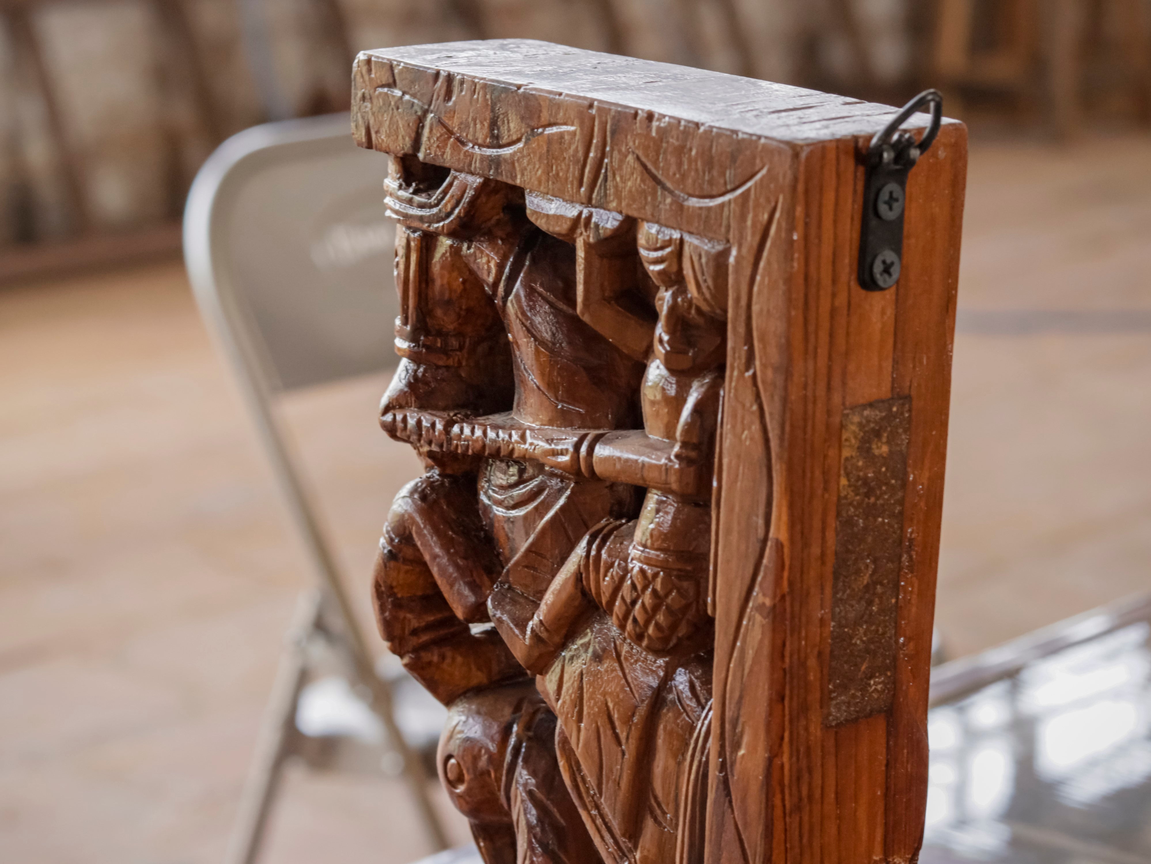 Wooden Bird Horse Depiction Door Bracket Door Bracket