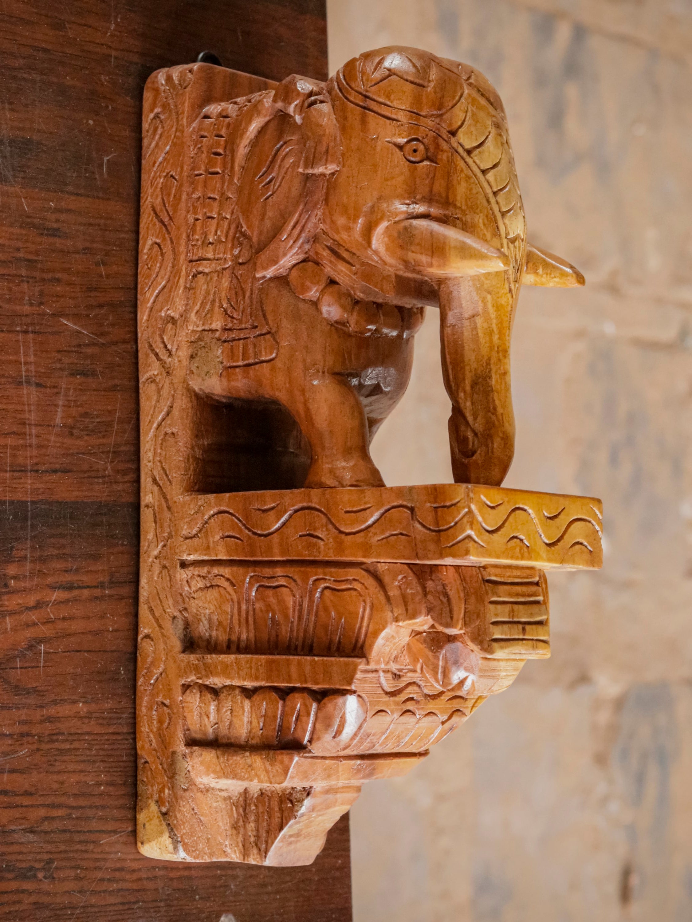 Solid Wood Elephant Compact Door Bracket Door Bracket