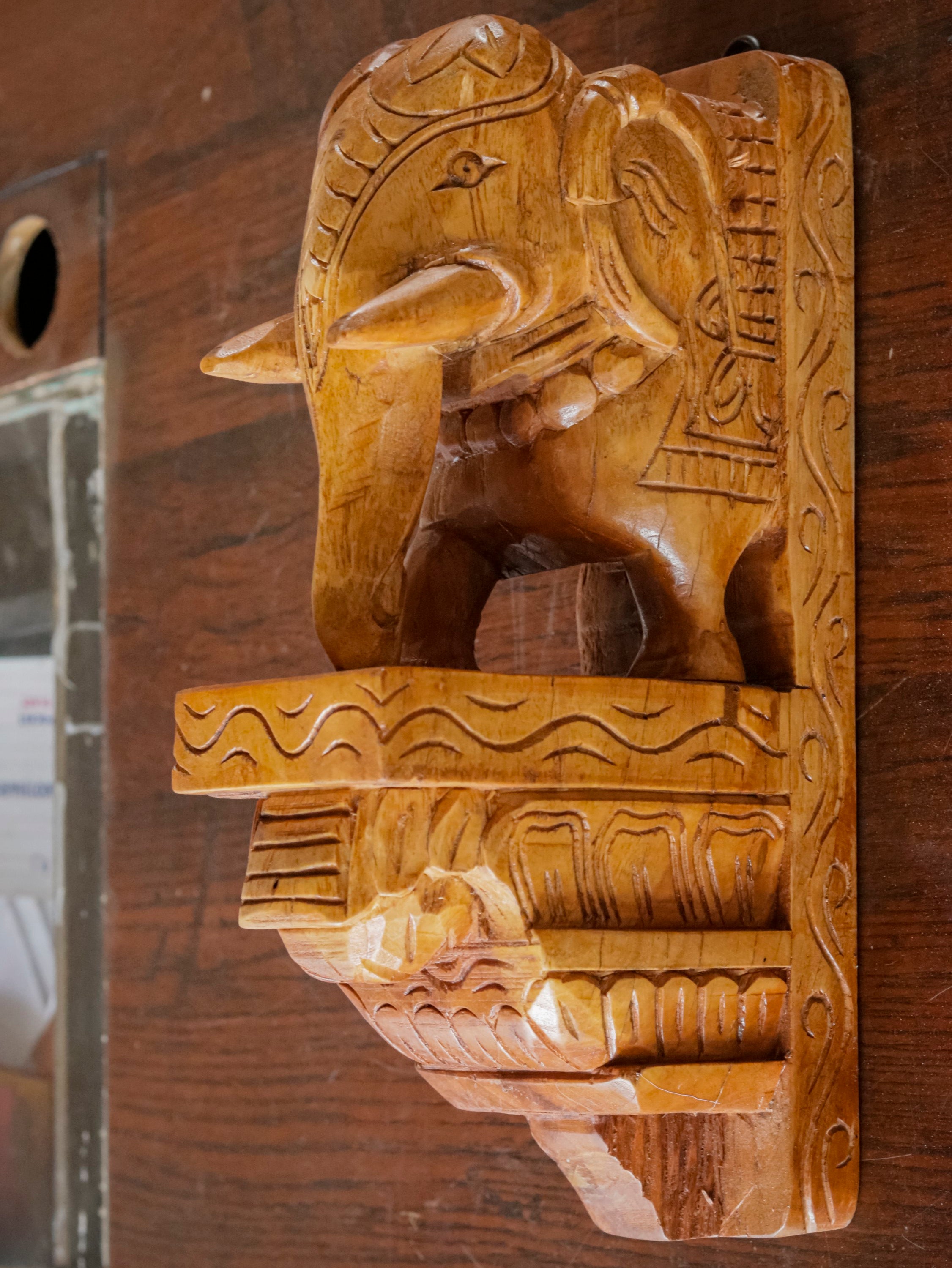 Solid Wood Elephant Compact Door Bracket Door Bracket