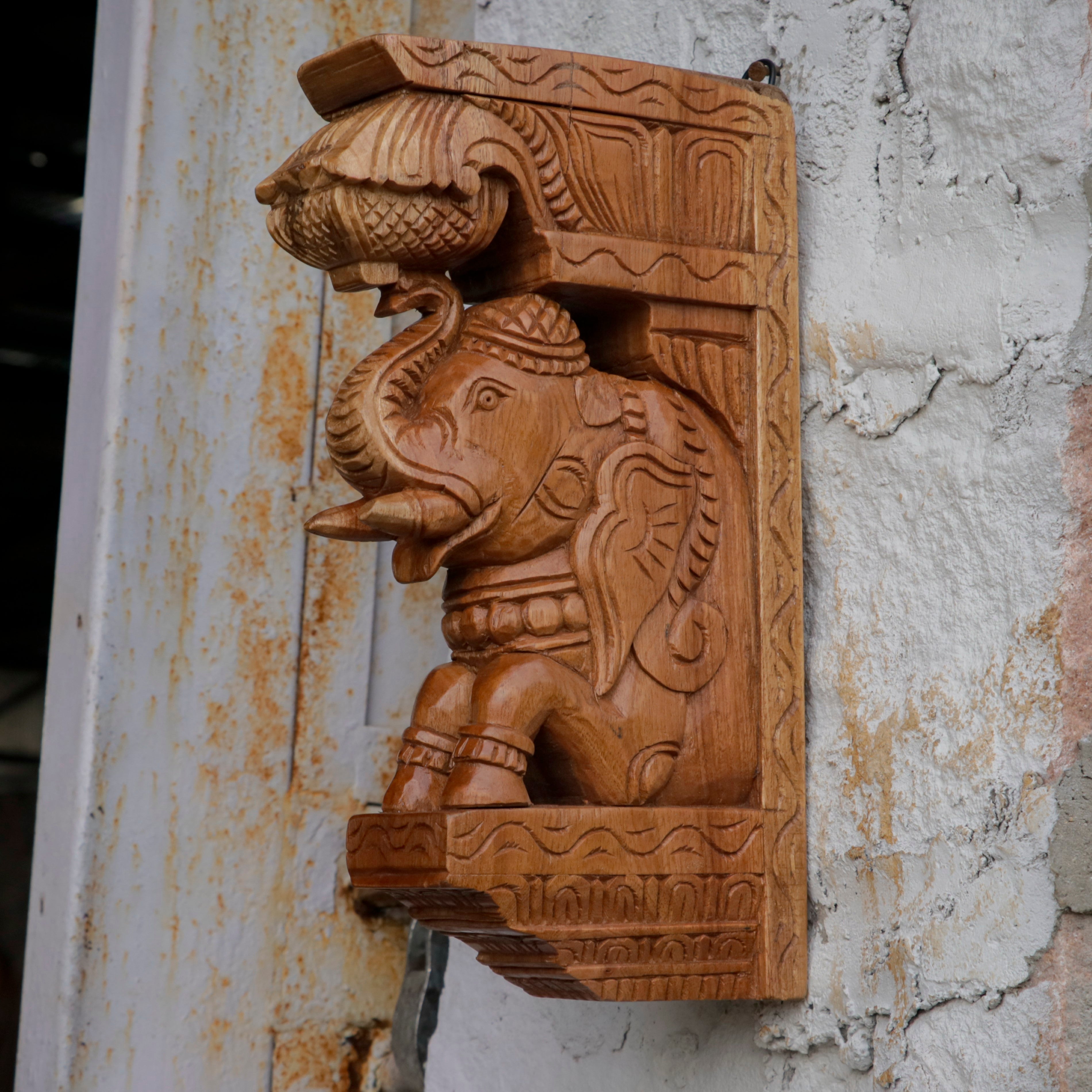 Solid wood Seating Elephant Door Bracket Door Bracket
