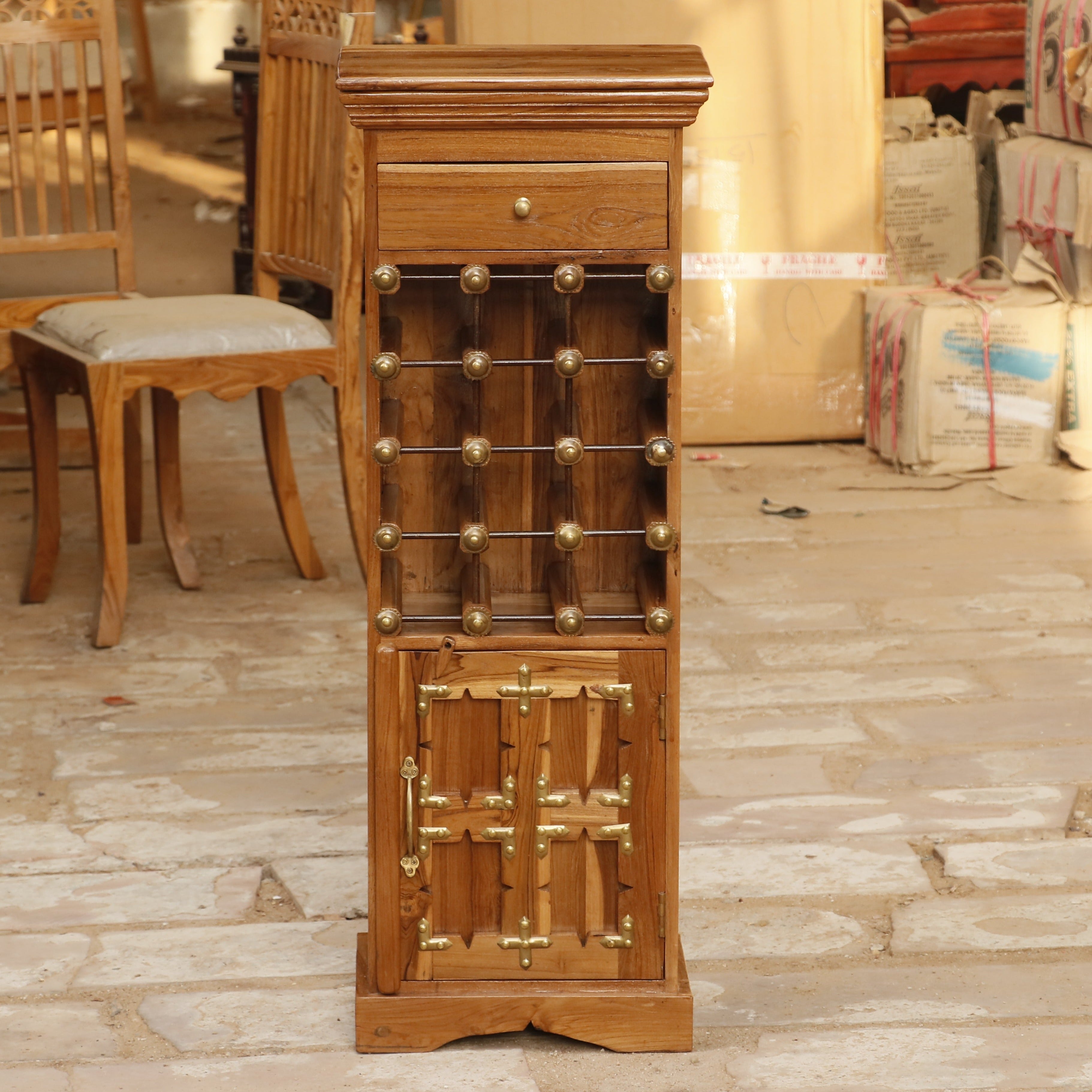 Natural polsih Teak Classic Framed Standing Bar Bar Cabinet