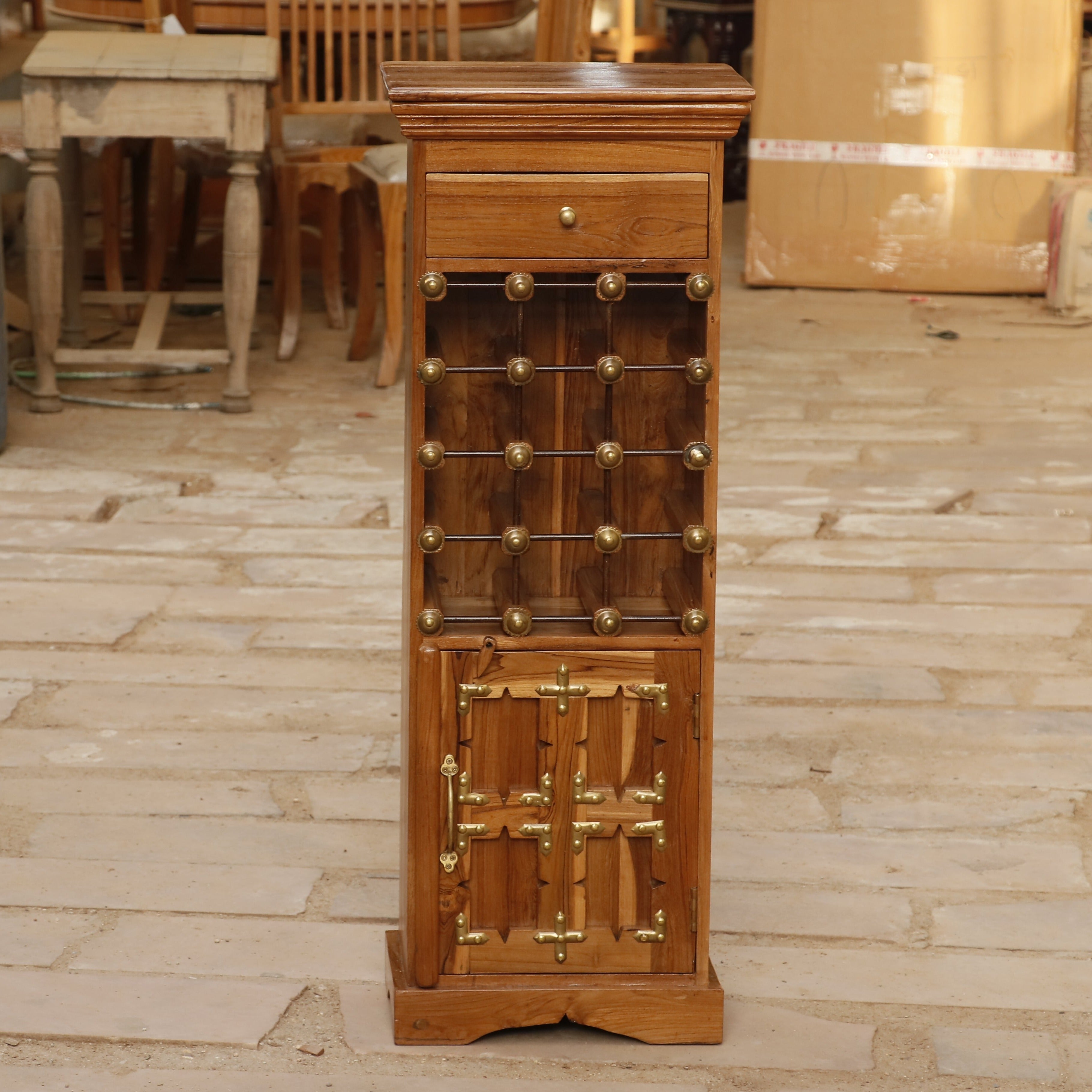 Natural polsih Teak Classic Framed Standing Bar Bar Cabinet