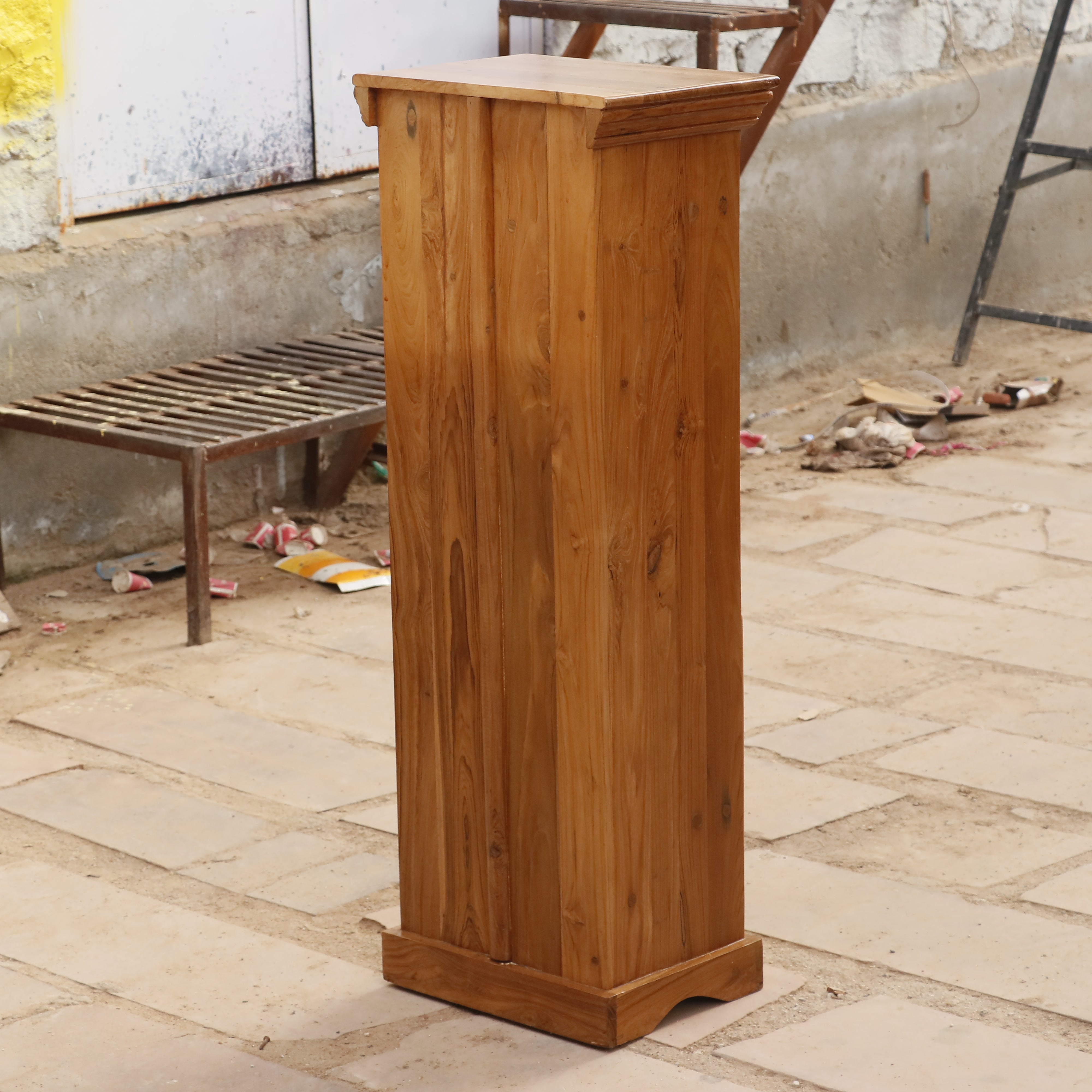 Natural polsih Teak Classic Framed Standing Bar Bar Cabinet