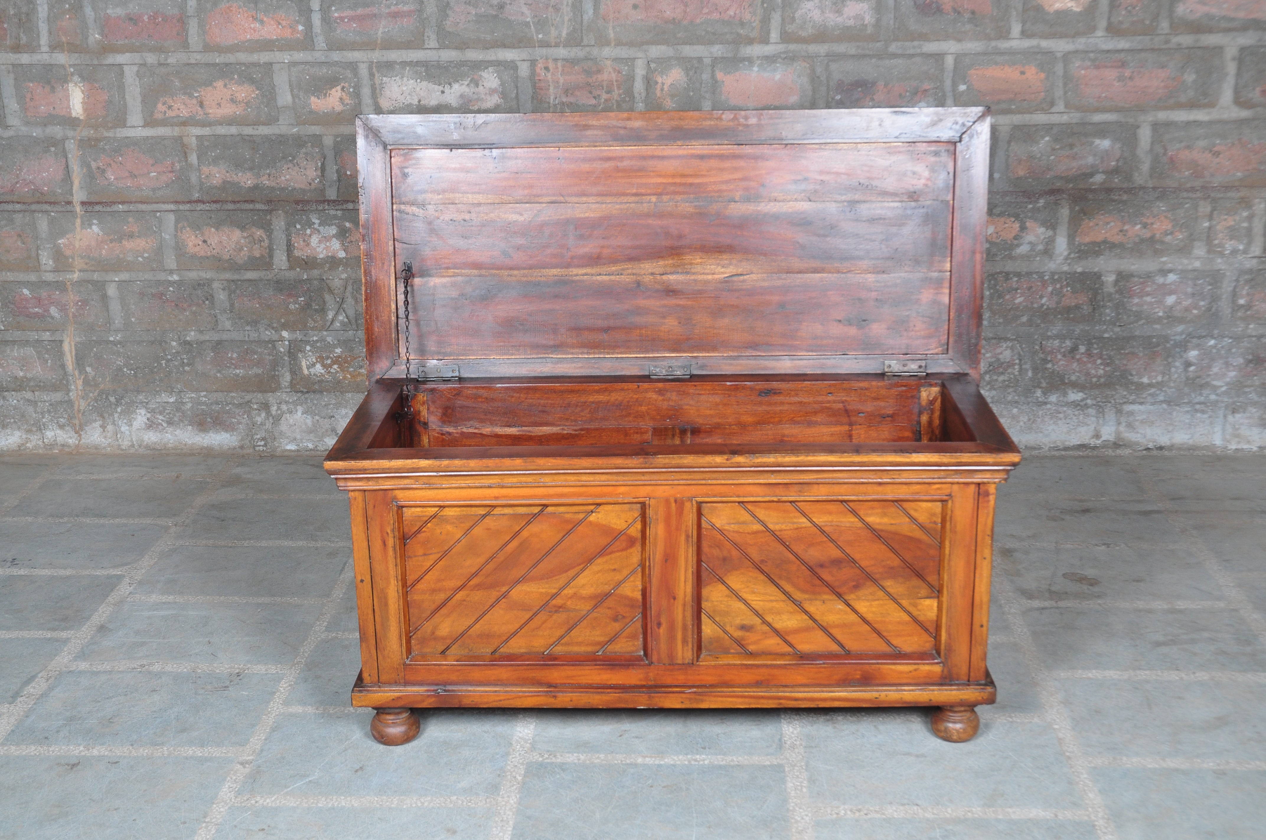 Classic Indian Style Huge Storage Handmade Polished Wooden Shanduka for Home Wooden Box