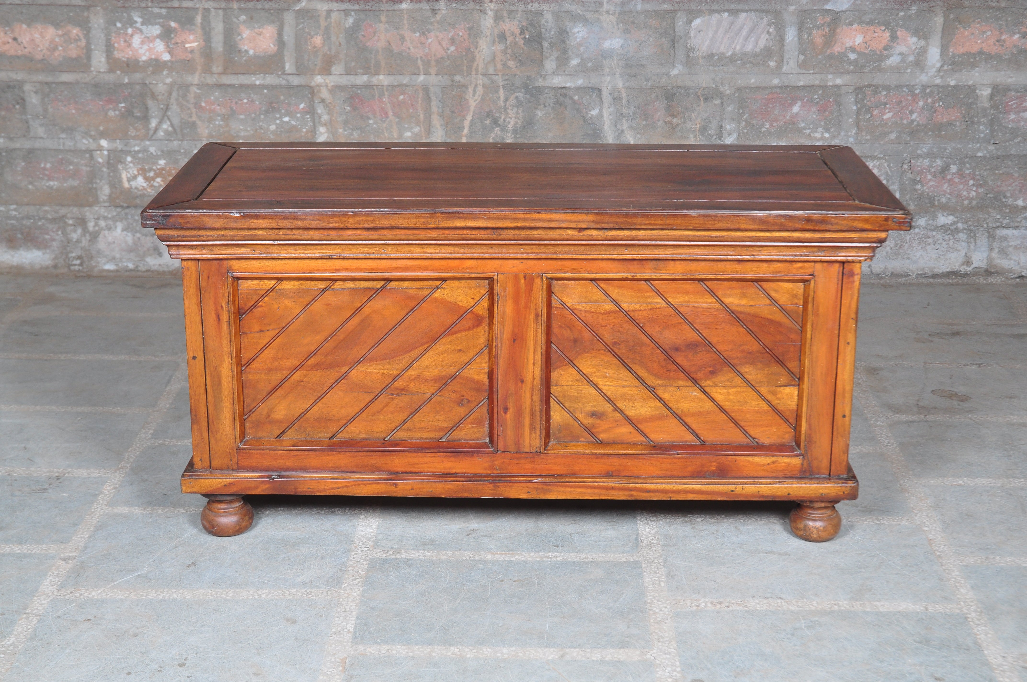 Classic Indian Style Huge Storage Handmade Polished Wooden Shanduka for Home Wooden Box