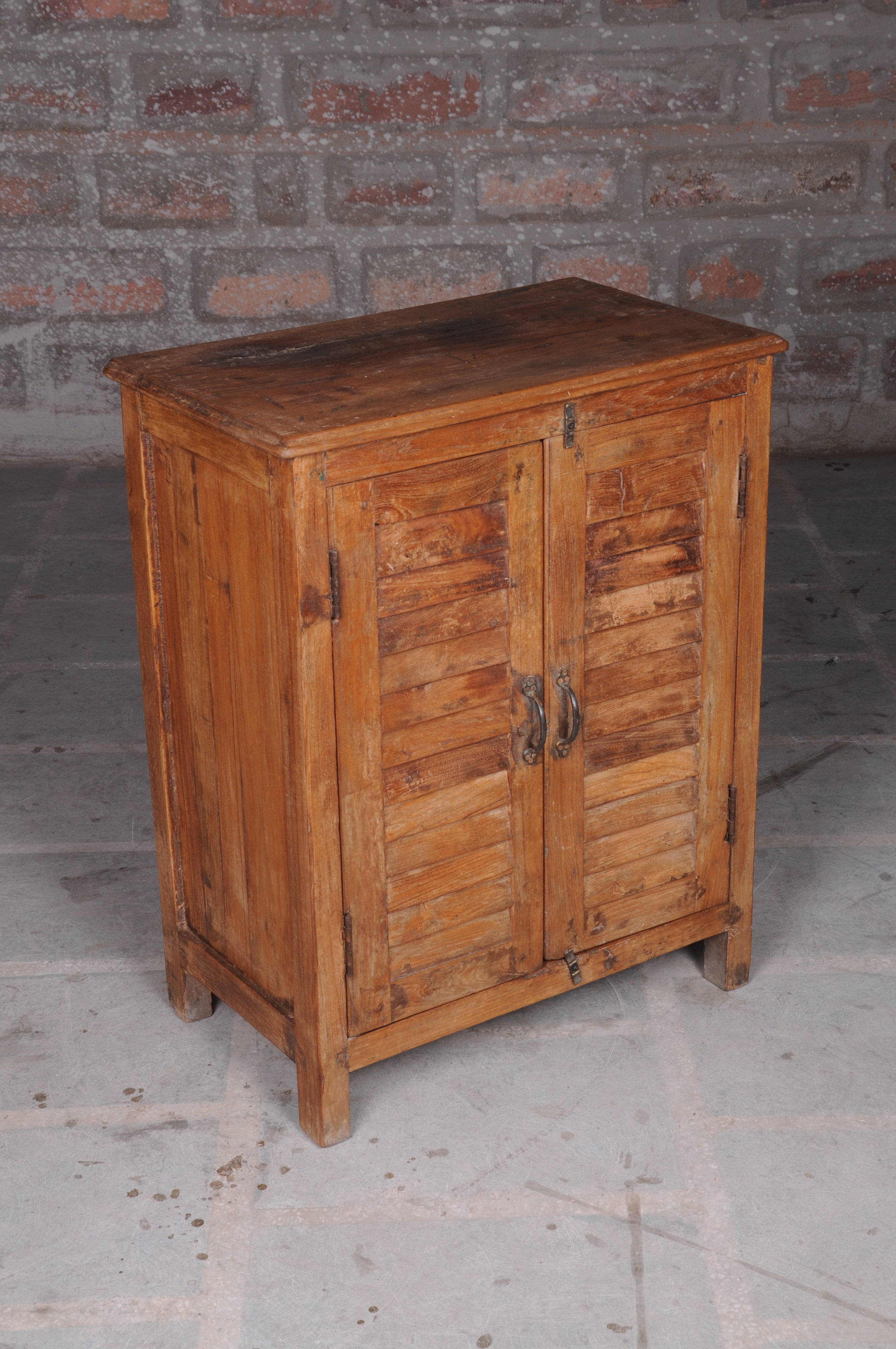 Shanghai Strip Style Double Door Handmade Rustic Wooden Storage Cabinet for Home Cupboard