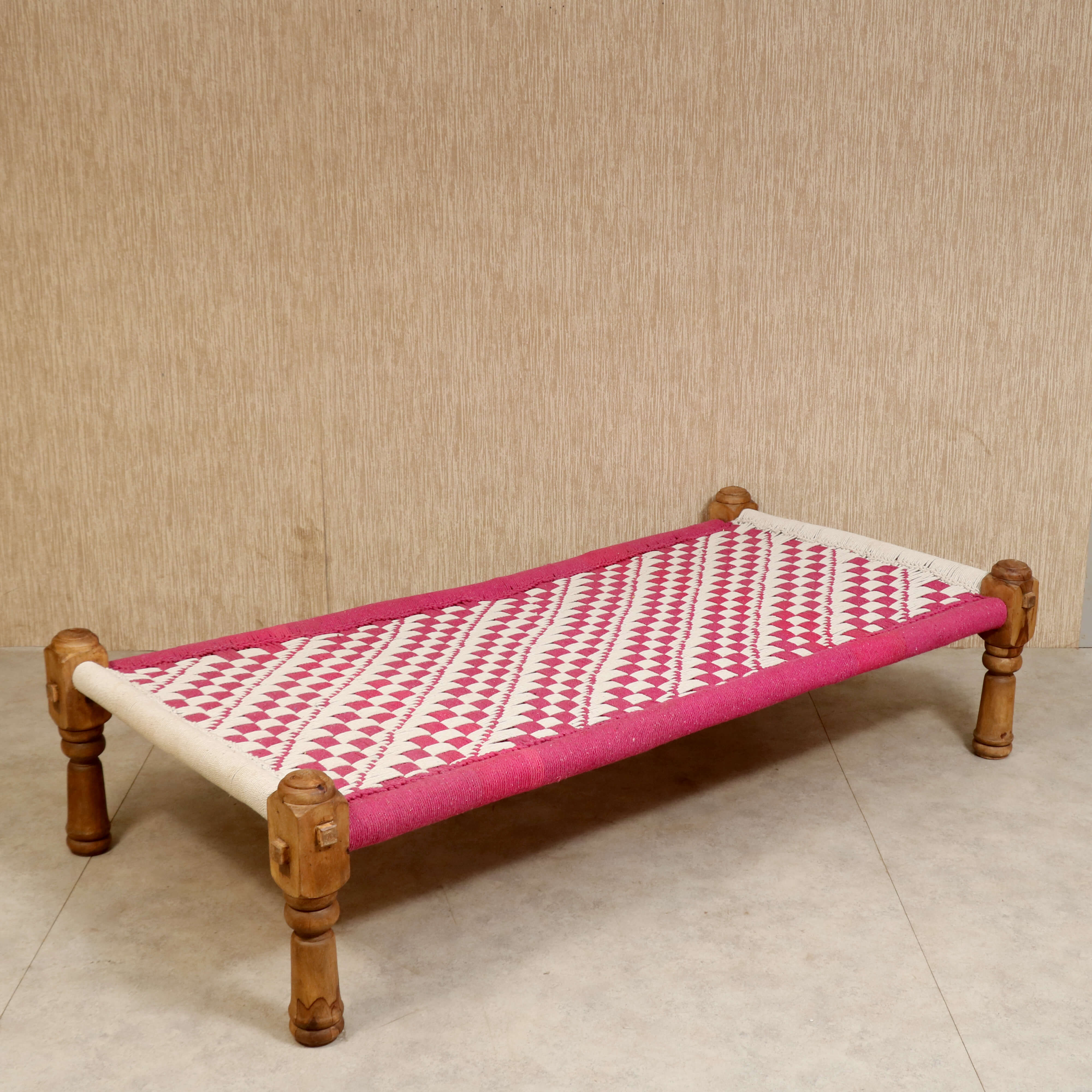Traditional Wooden Day Bed Daybed