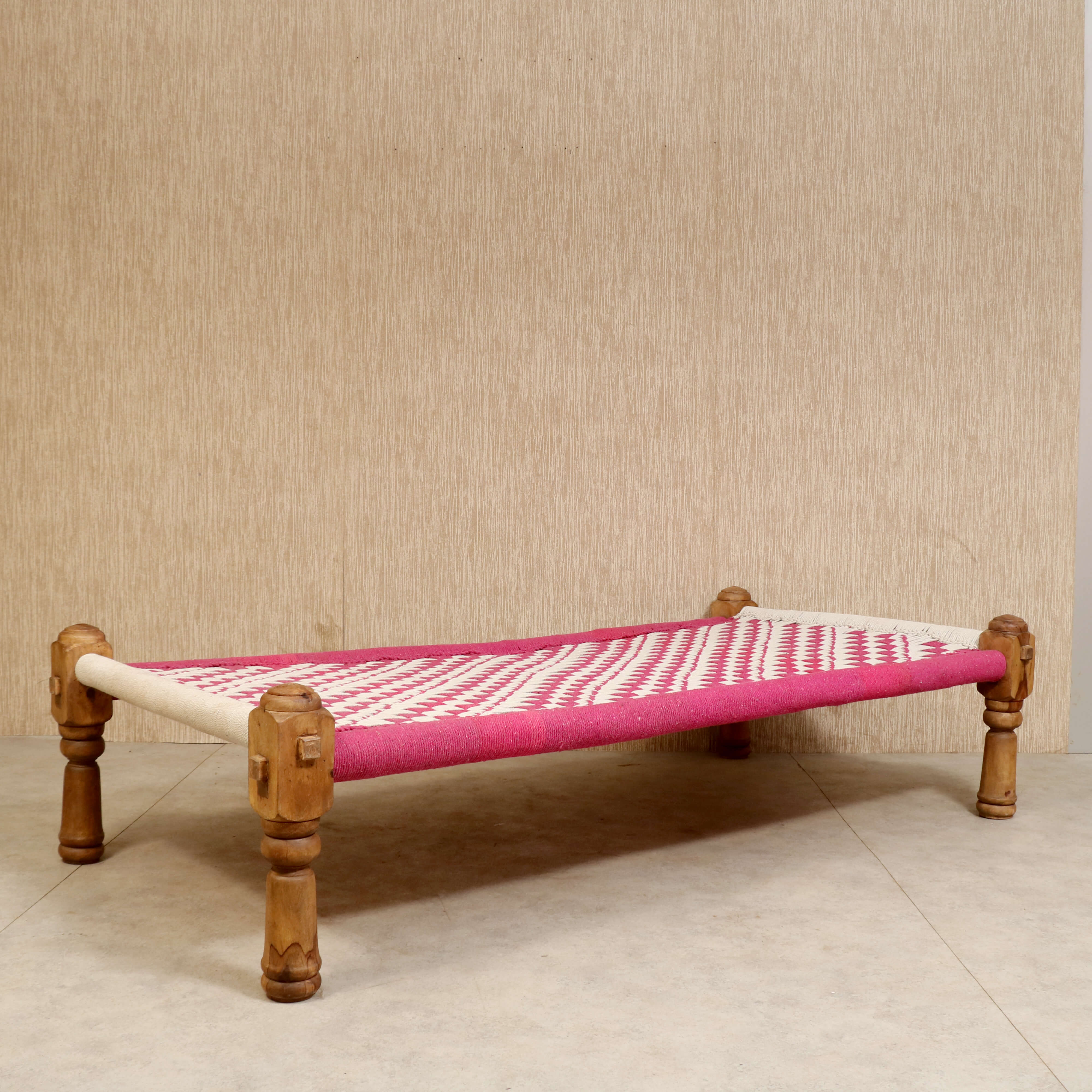 Traditional Wooden Day Bed Daybed