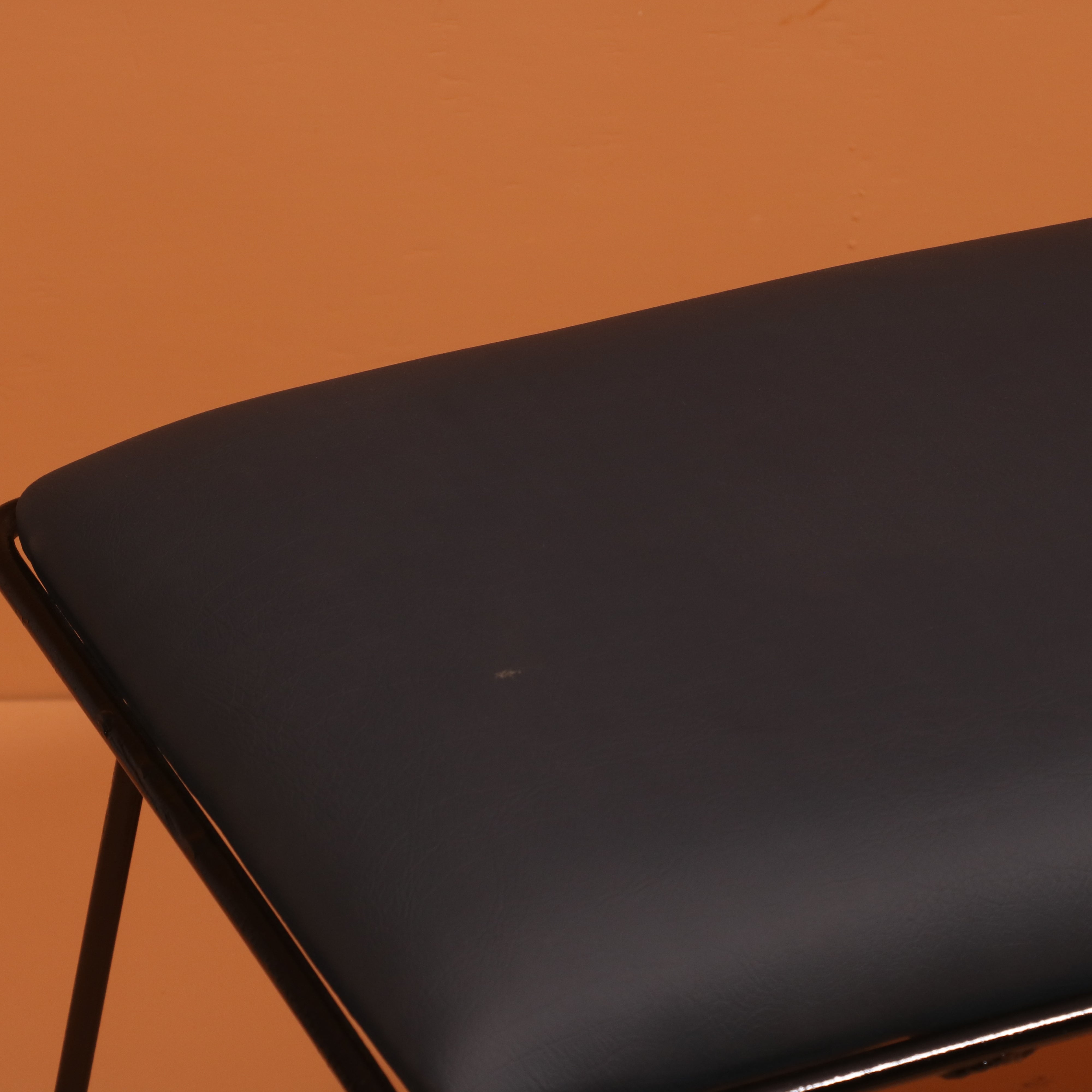 Outward Facing Rectangular Seat (Large (33 x 16 x 18 Inch)) Bench