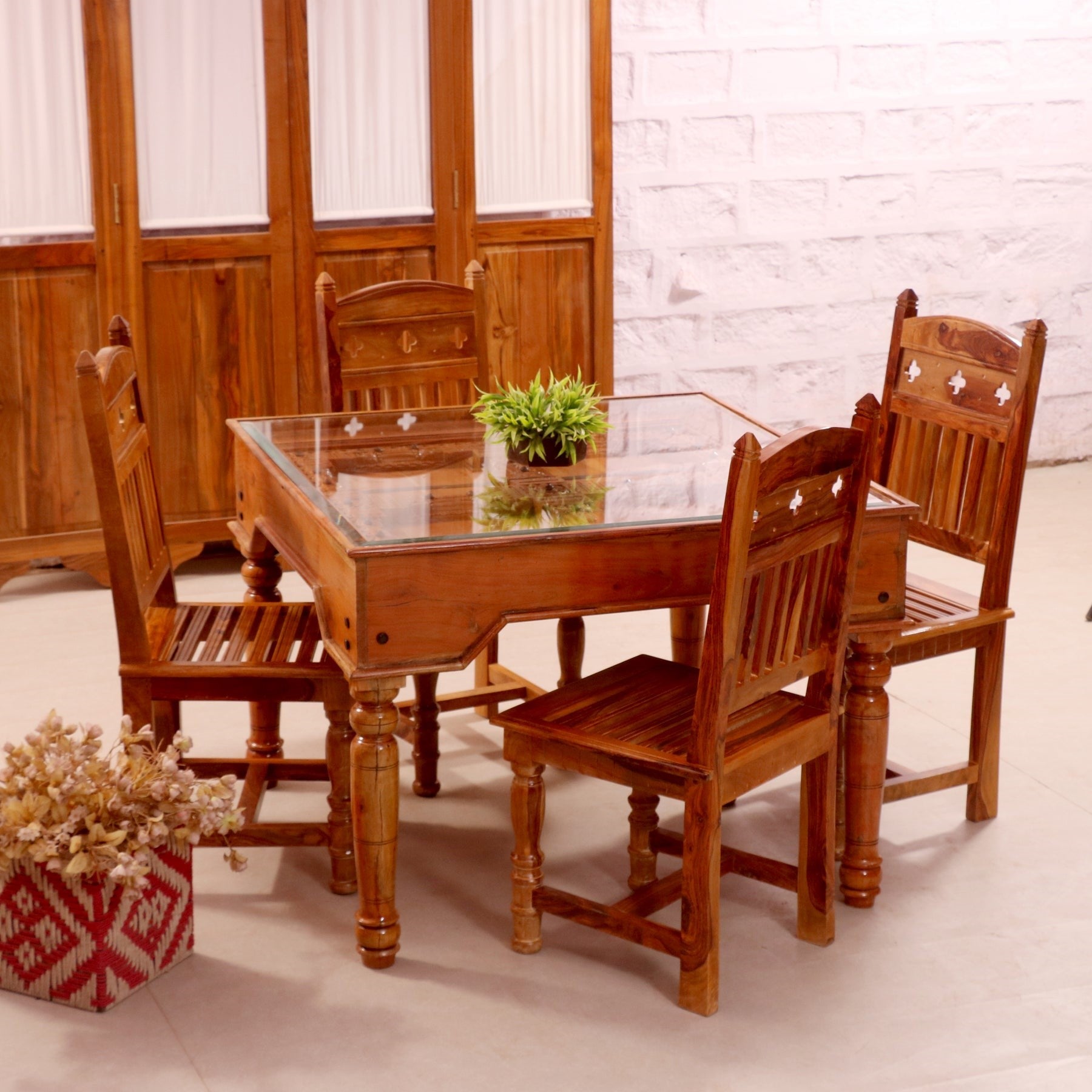 How to Pick a Furniture Market Offline and Online