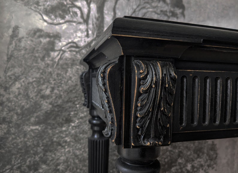 Sophisticated Black Console Table with Fluted Frieze and Turned Legs Console Table