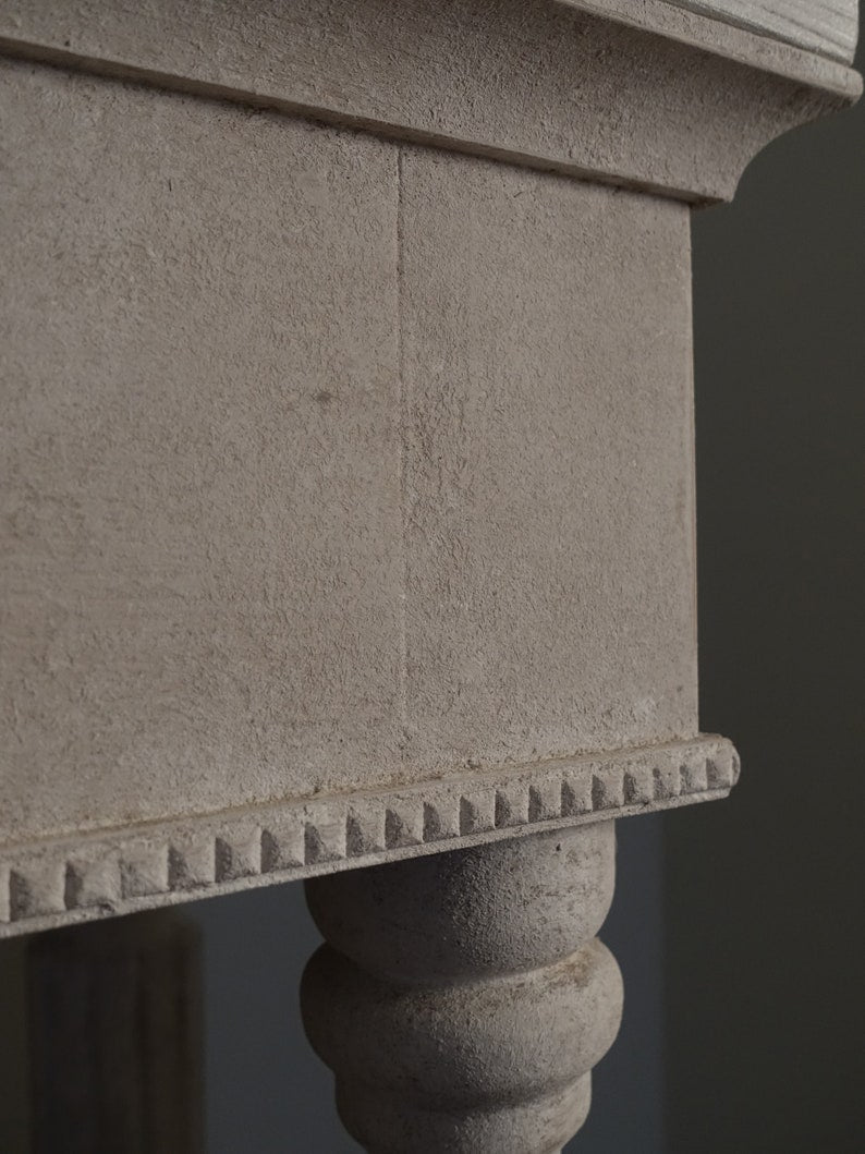 Elegant White Console Table with Hand-Carved Floral Details and Fluted Columns Console Table
