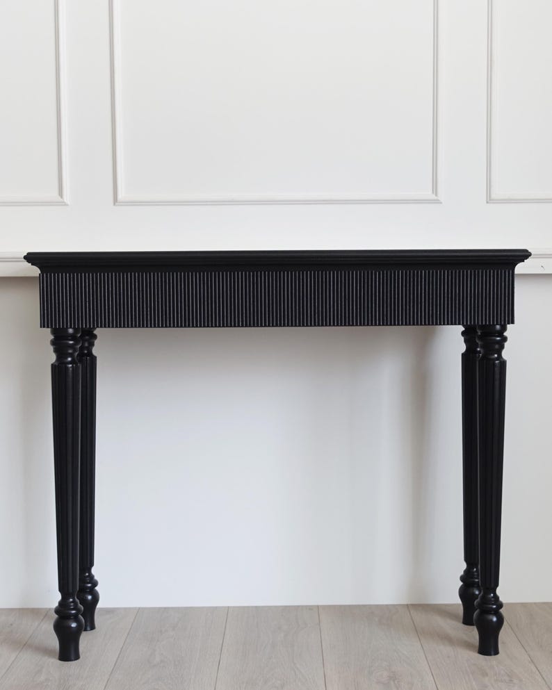 Sophisticated Black Console Table - Fluted Design with Classical Elegance Console Table