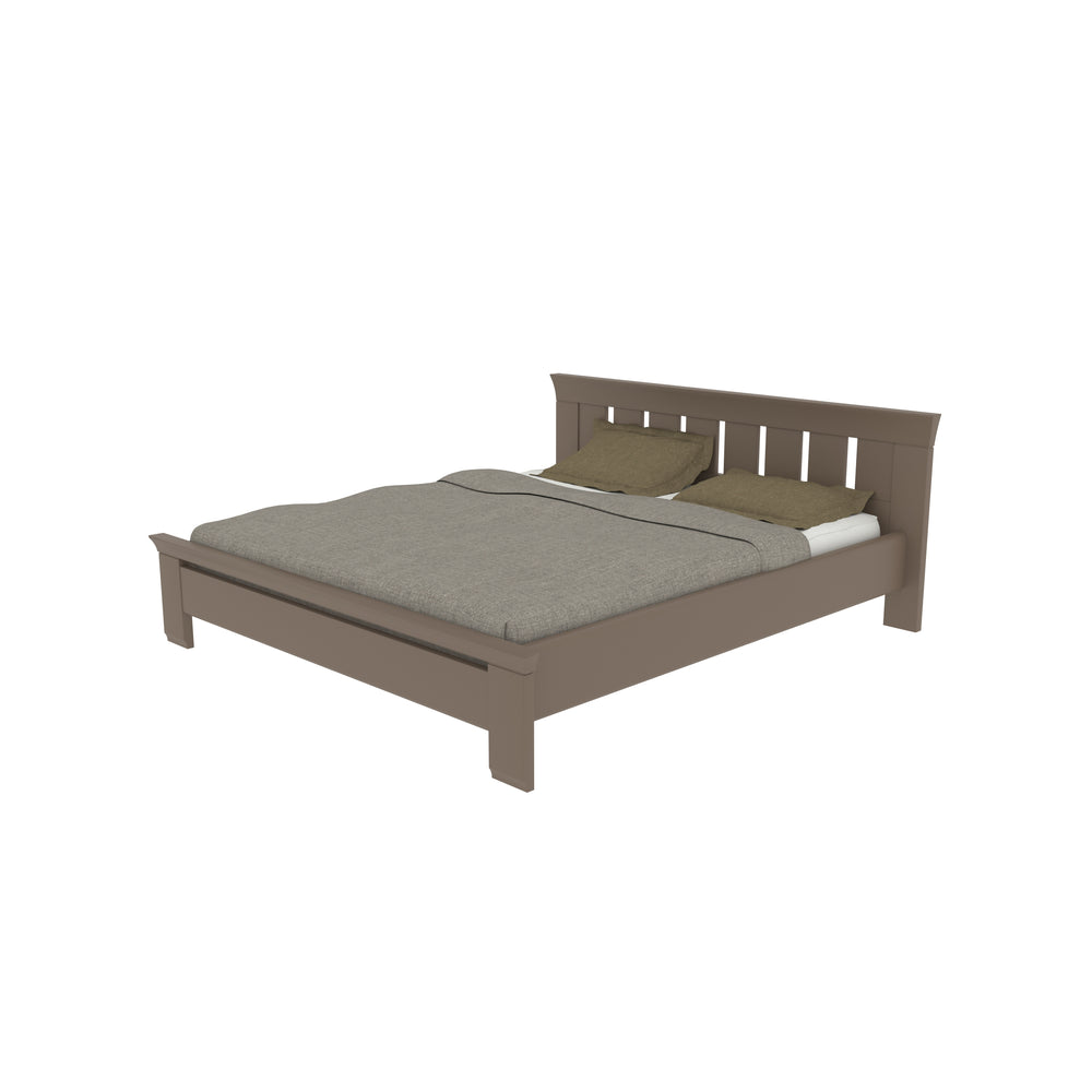 Classic Wooden Bed with Slatted Headboard – Timeless and Sturdy Design