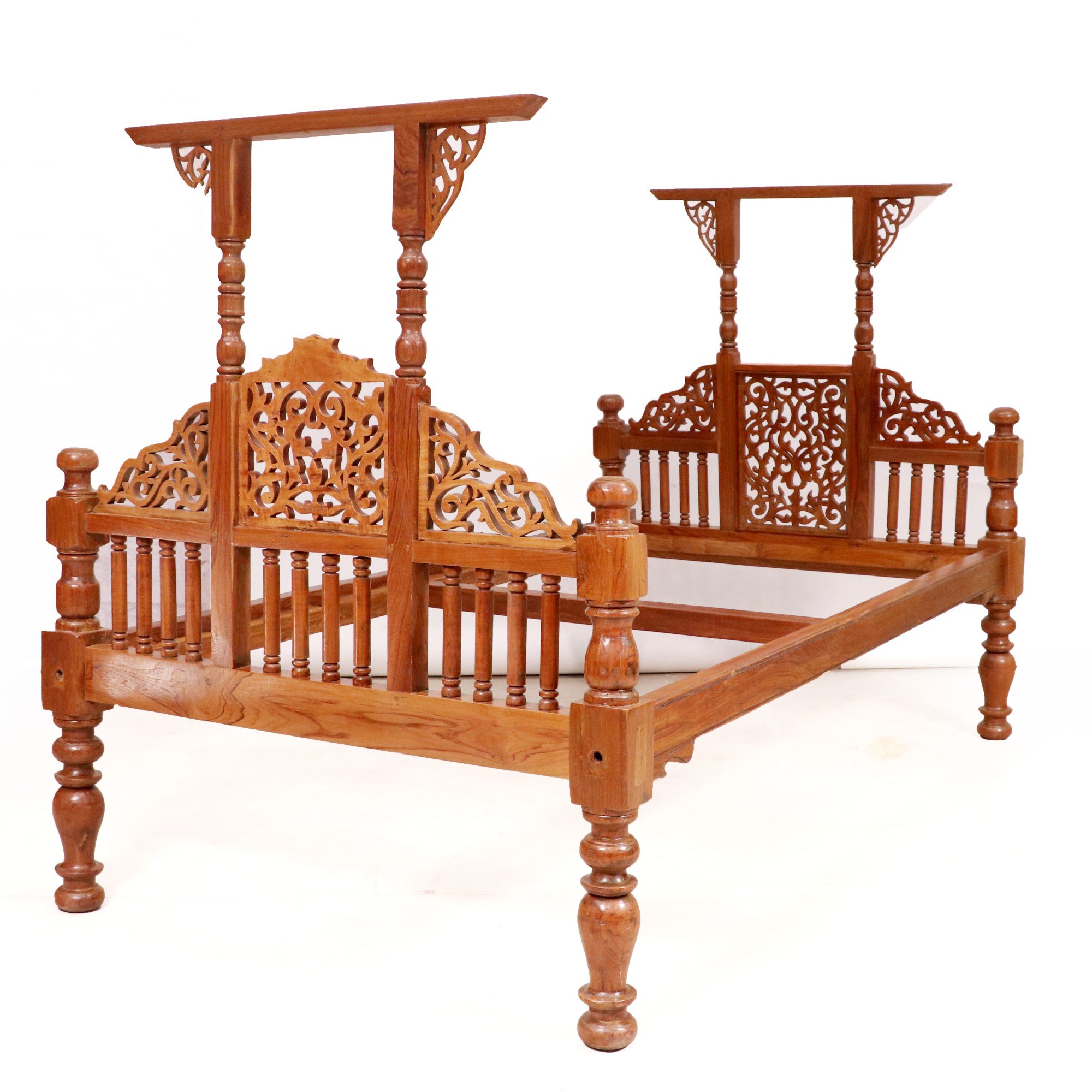 Traditional honey teak Southern Bed Bed