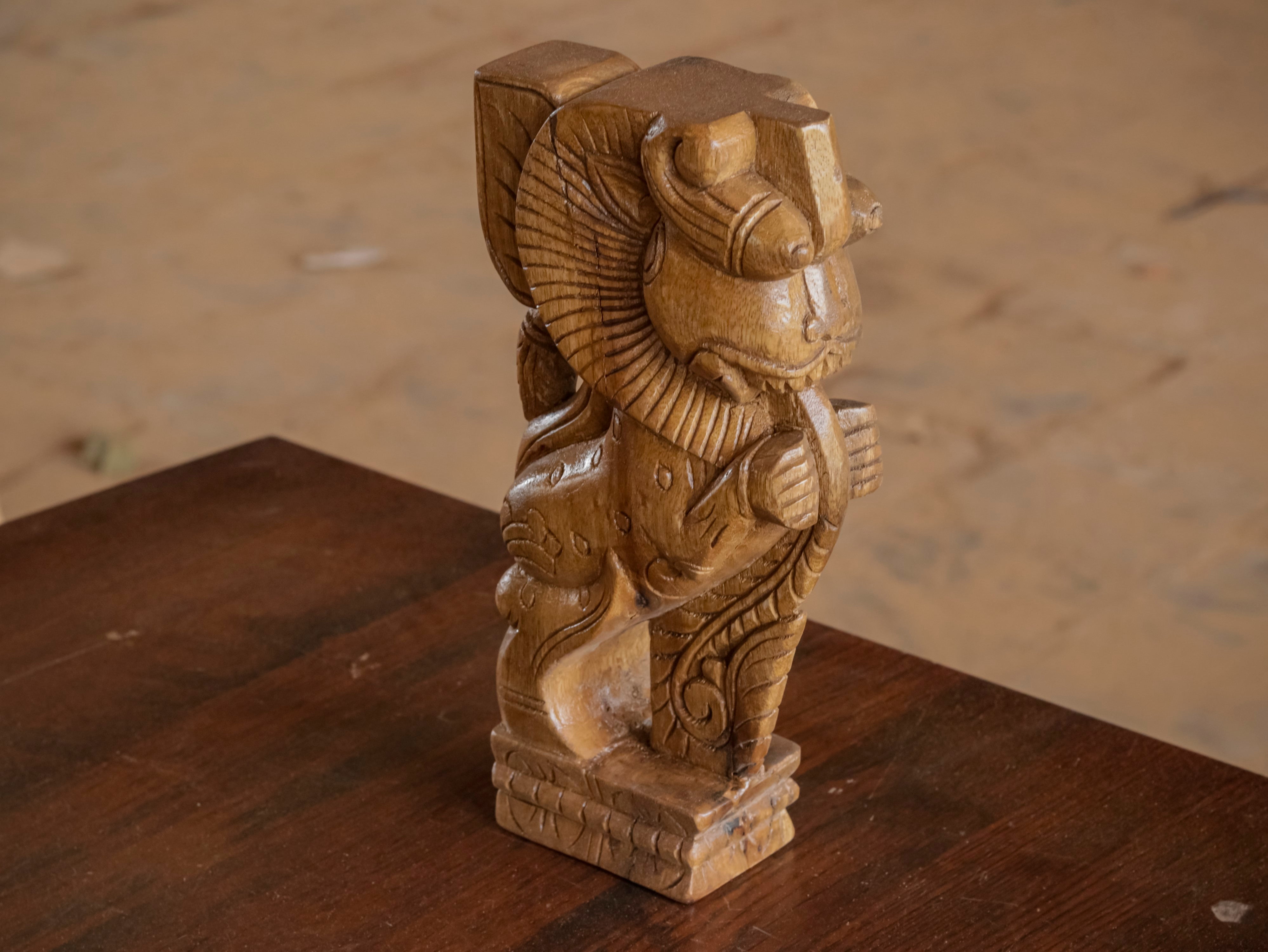 Solid wood Detailed Carved Yali Door Bracket Door Bracket