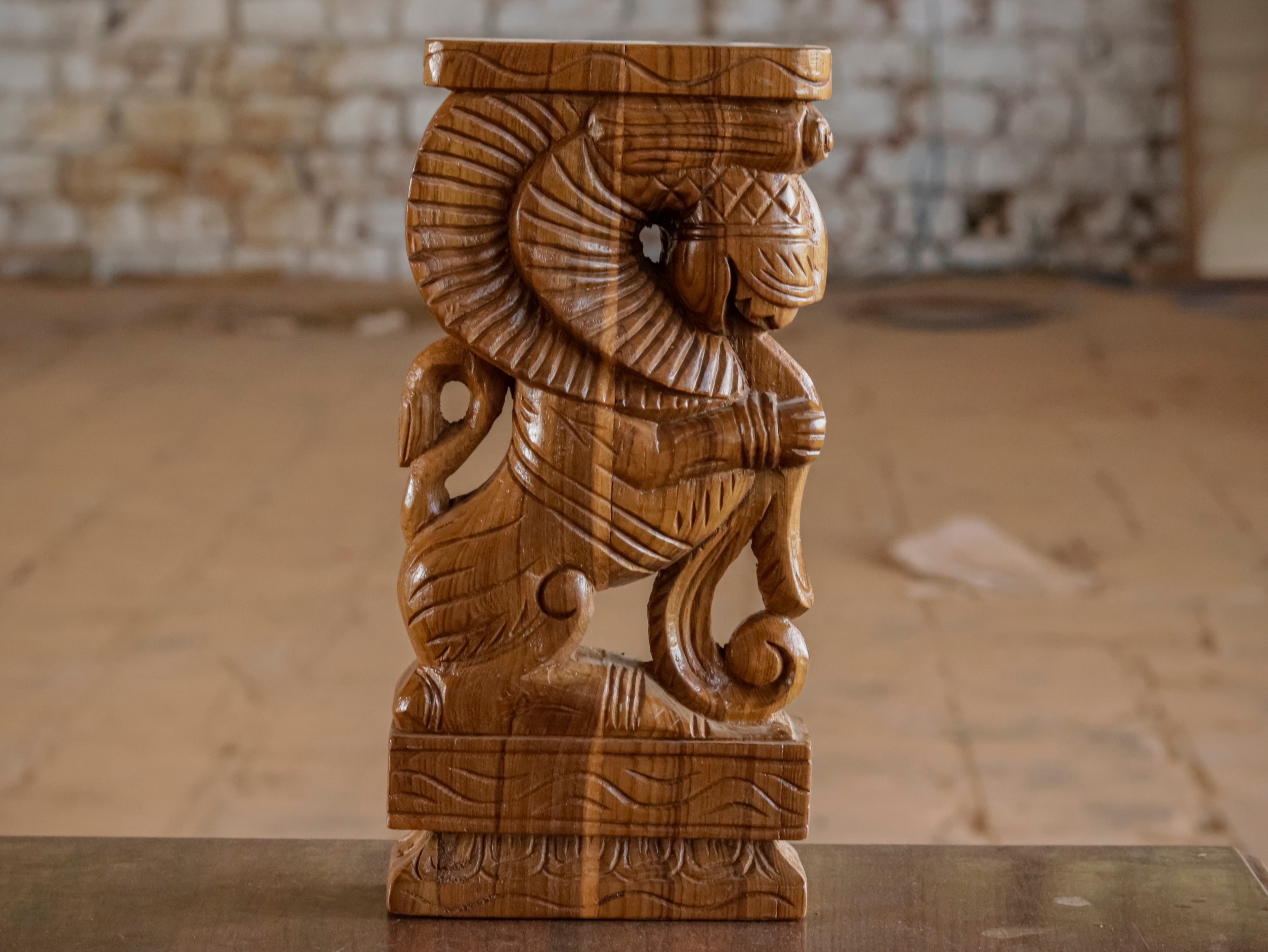 Wooden Majestic Yali Door Bracket Door Bracket