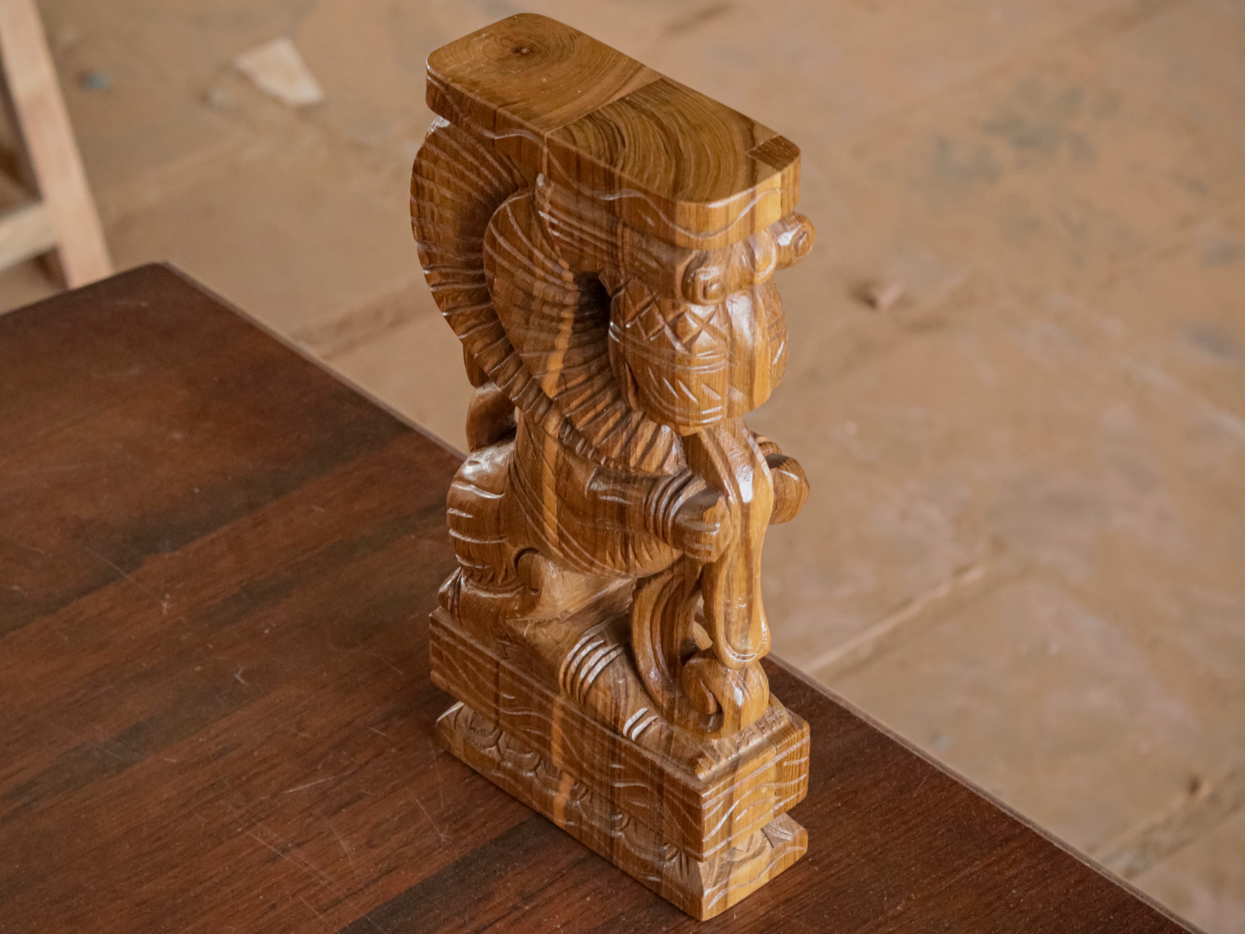 Wooden Majestic Yali Door Bracket Door Bracket