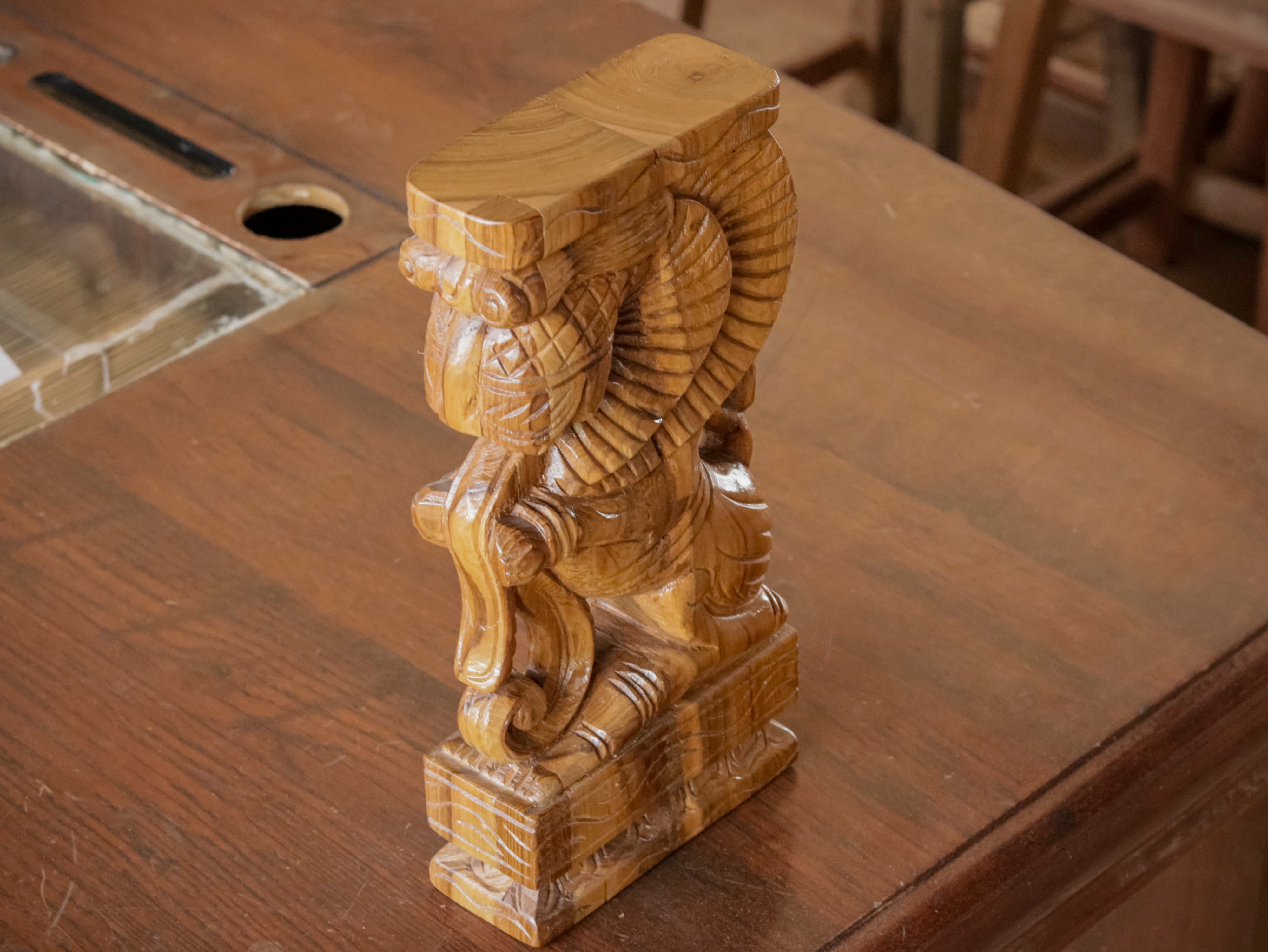 Wooden Majestic Yali Door Bracket Door Bracket