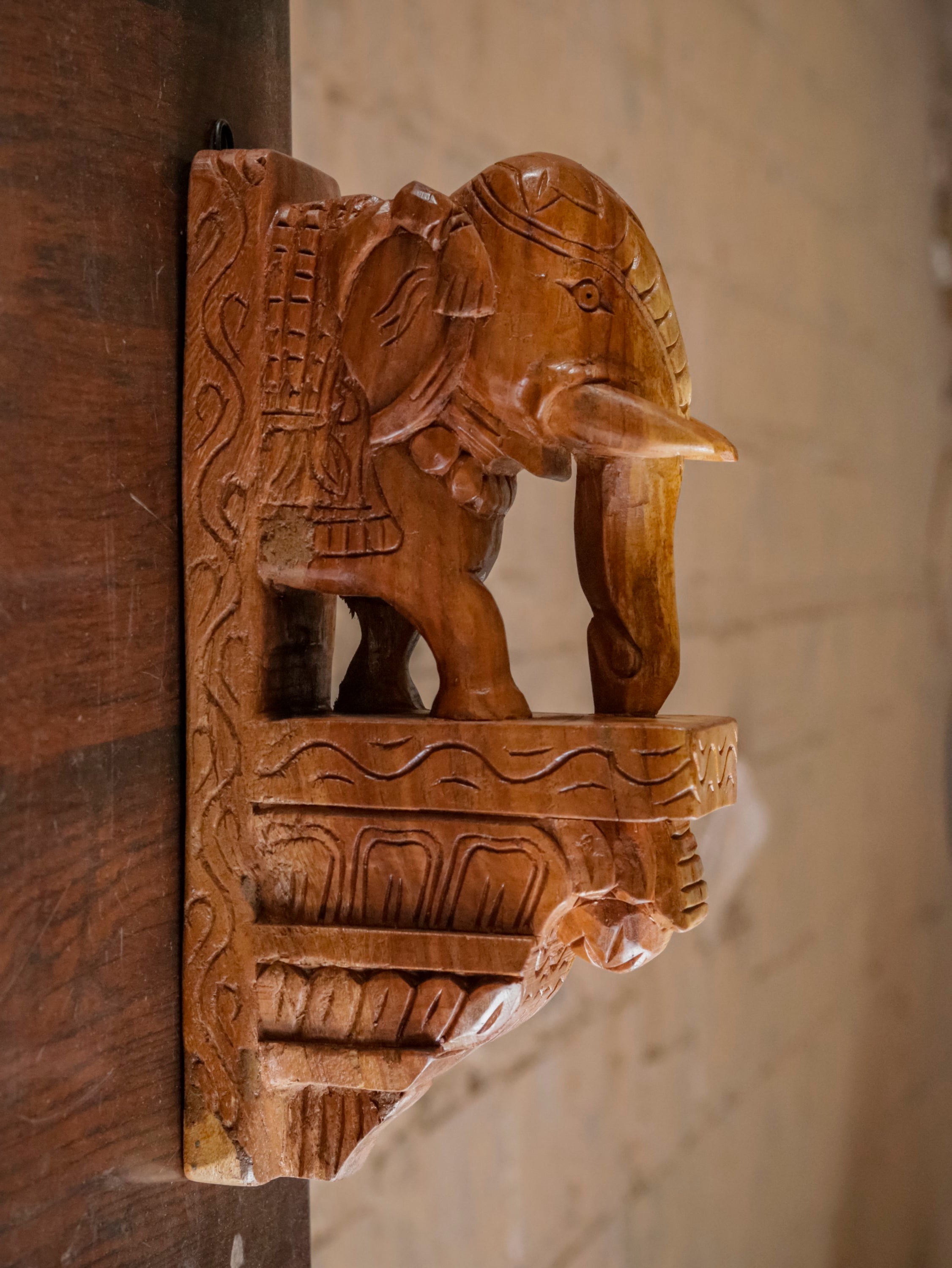 Solid Wood Elephant Compact Door Bracket Door Bracket