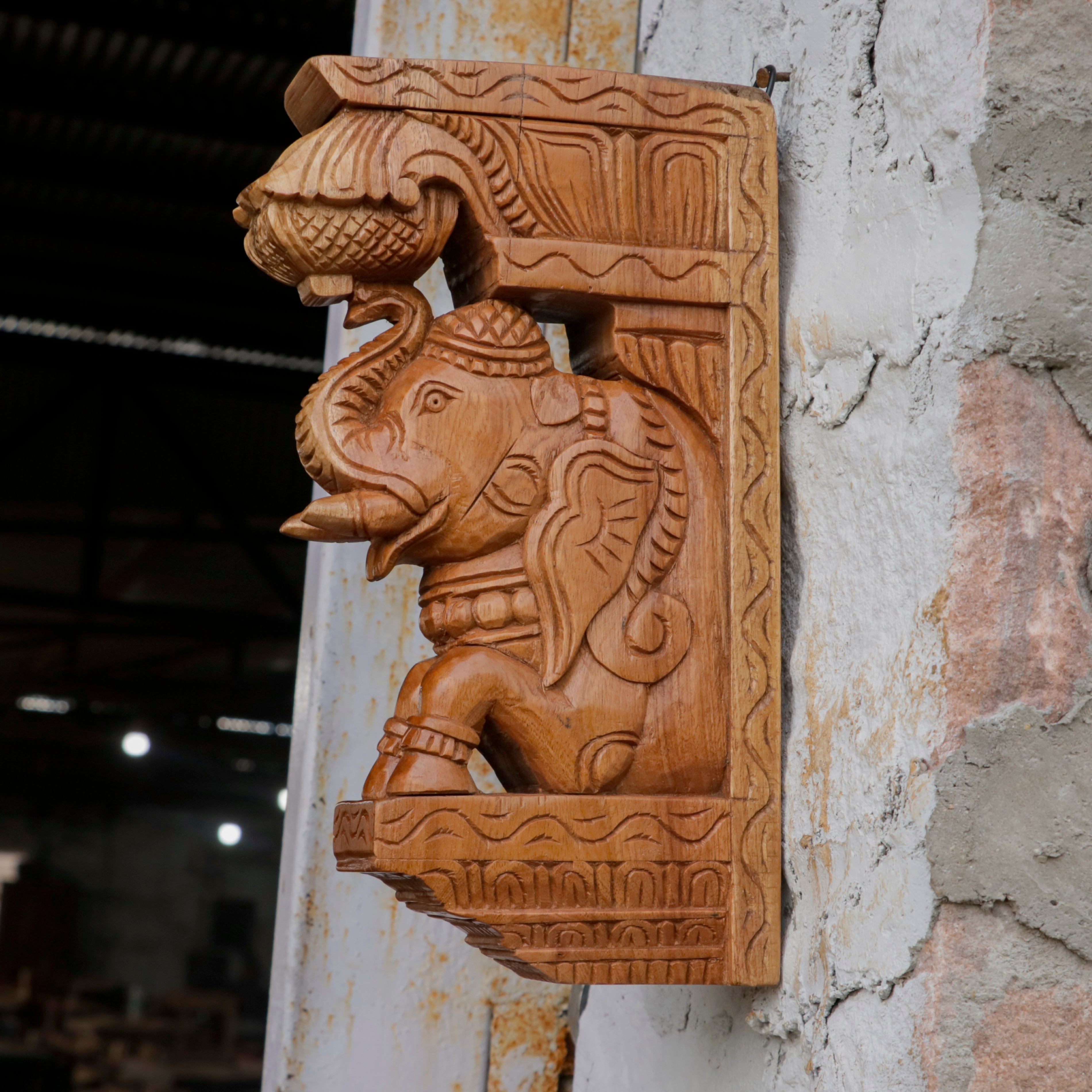 Solid wood Seating Elephant Door Bracket Door Bracket