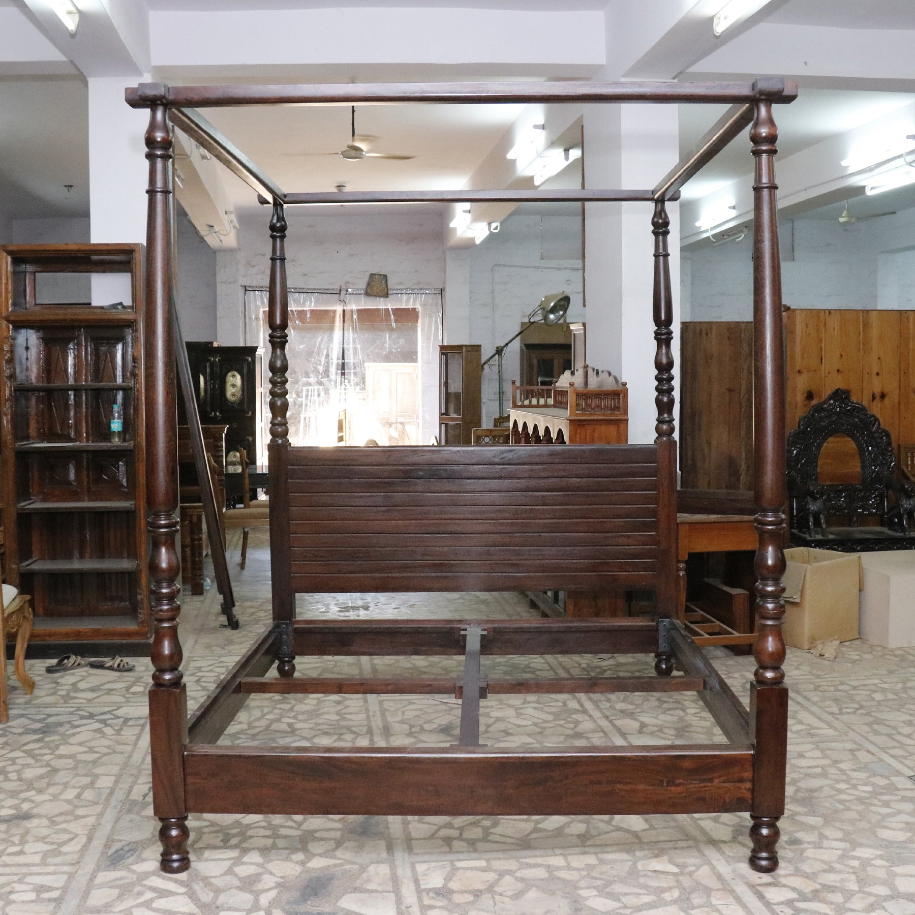 Traditional Southern Canopy Bed Bed