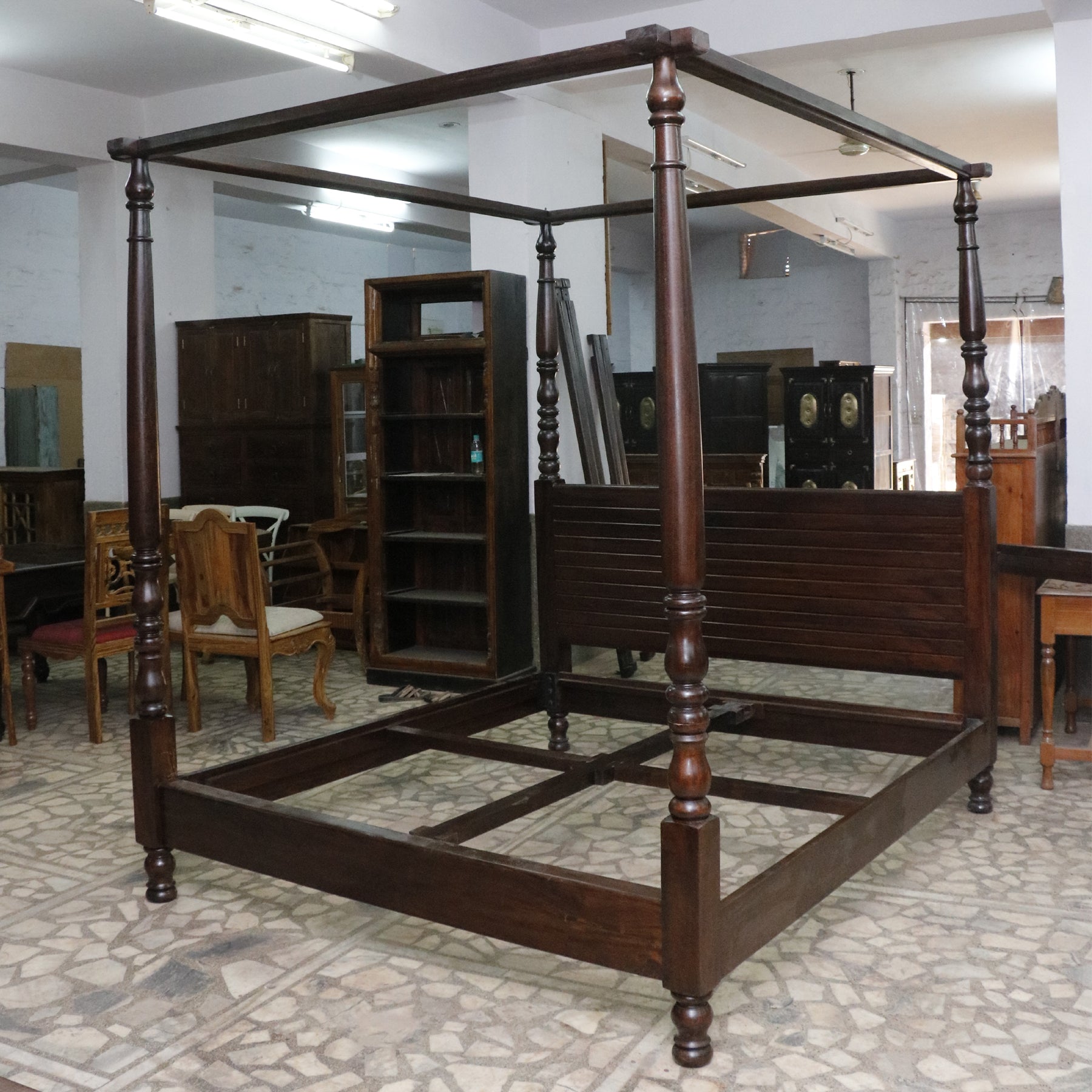 Traditional Southern Canopy Bed Bed