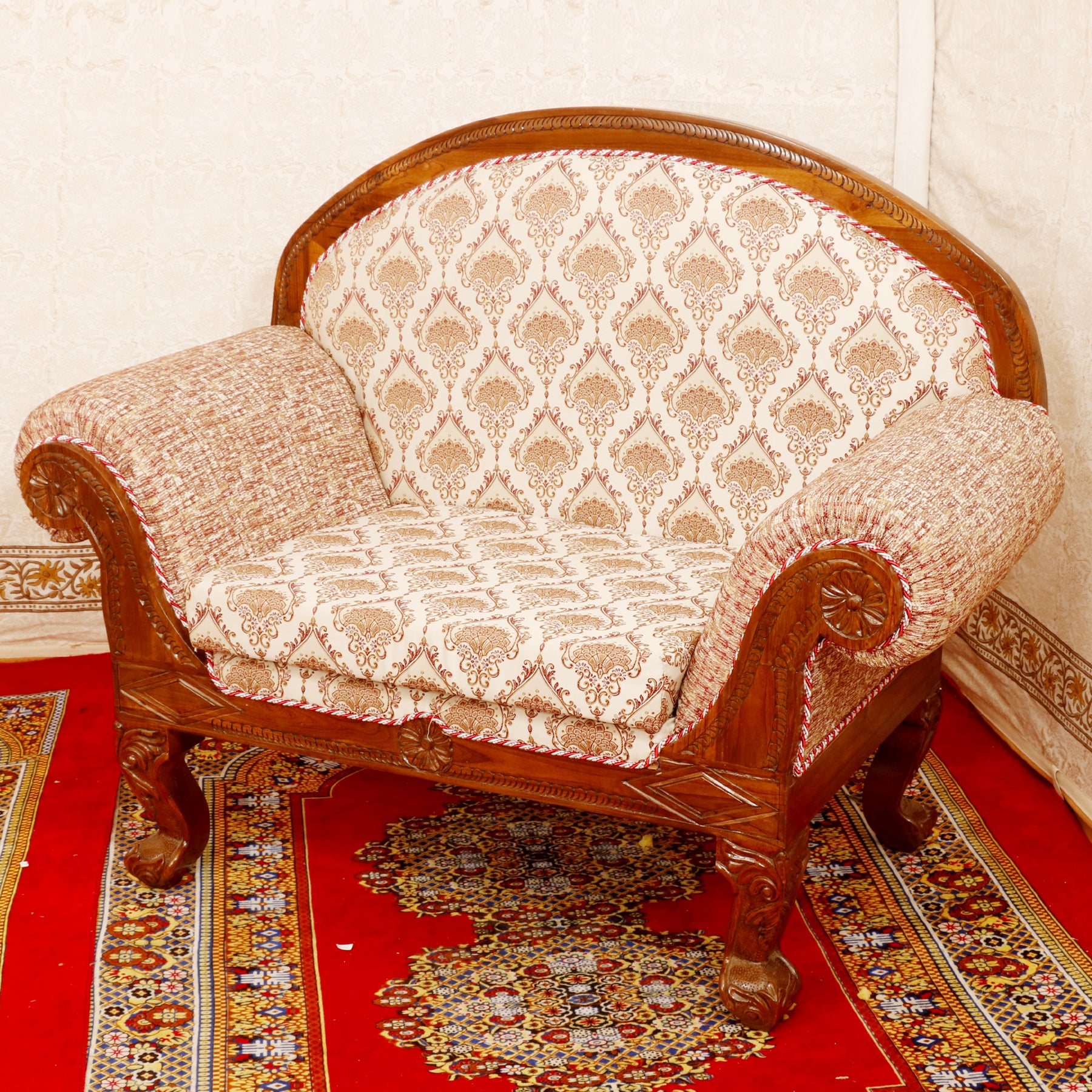 Classical british crafted royal single seater sofa Sofa