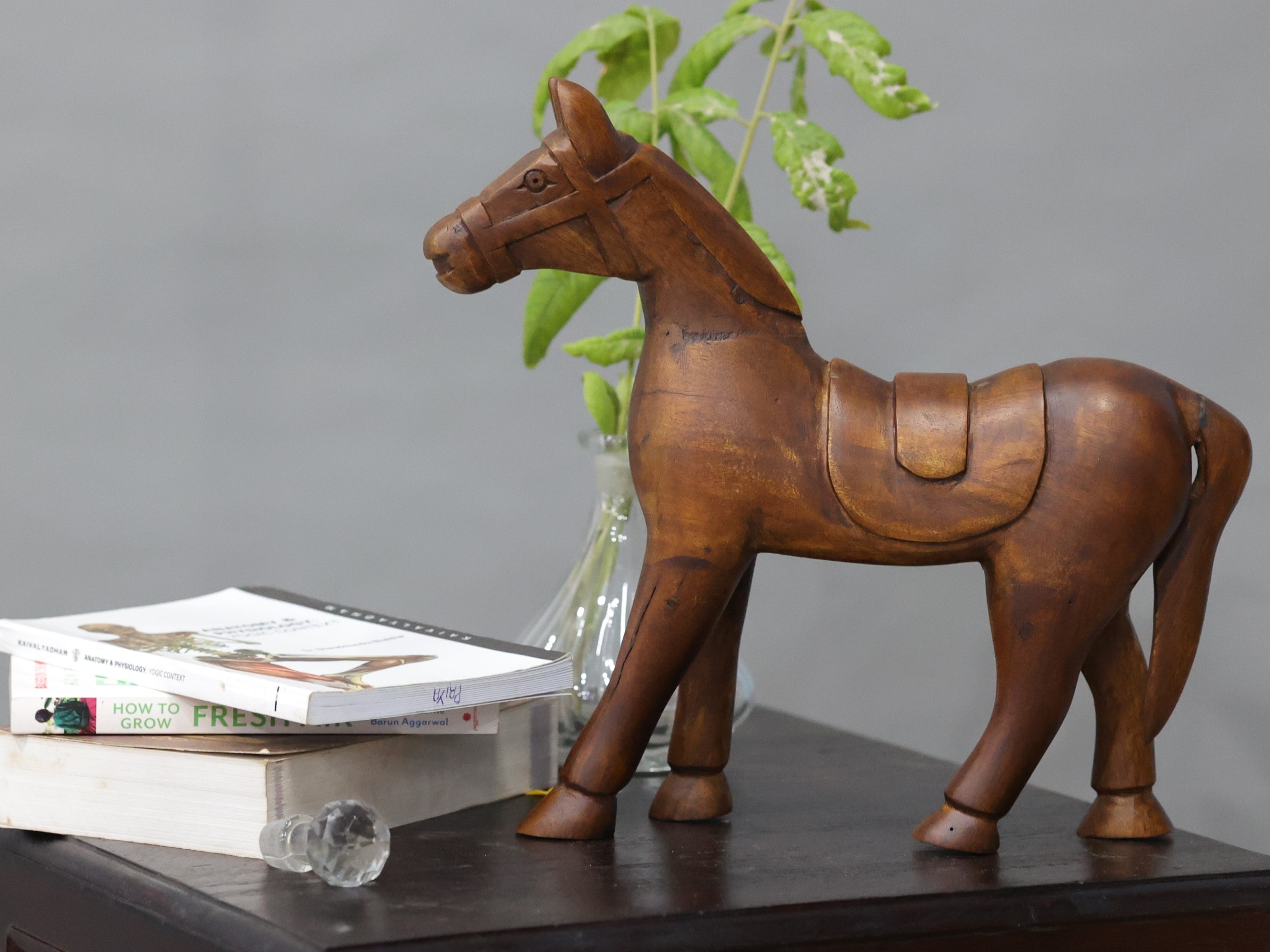 Walking Style Carved Wooden Handmade Horse Figurine Animal Figurine